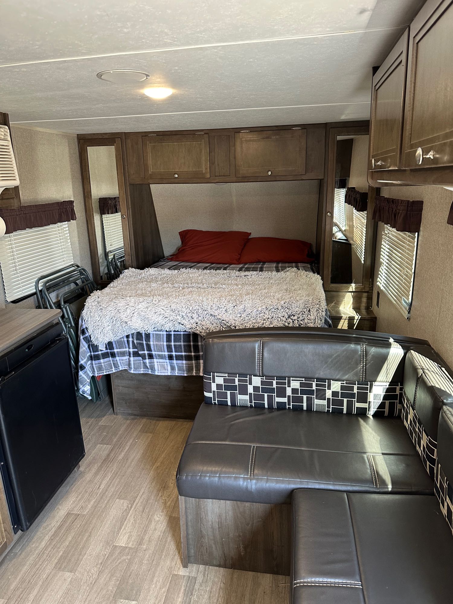 Dutchmen Coleman Lantern LT 2018