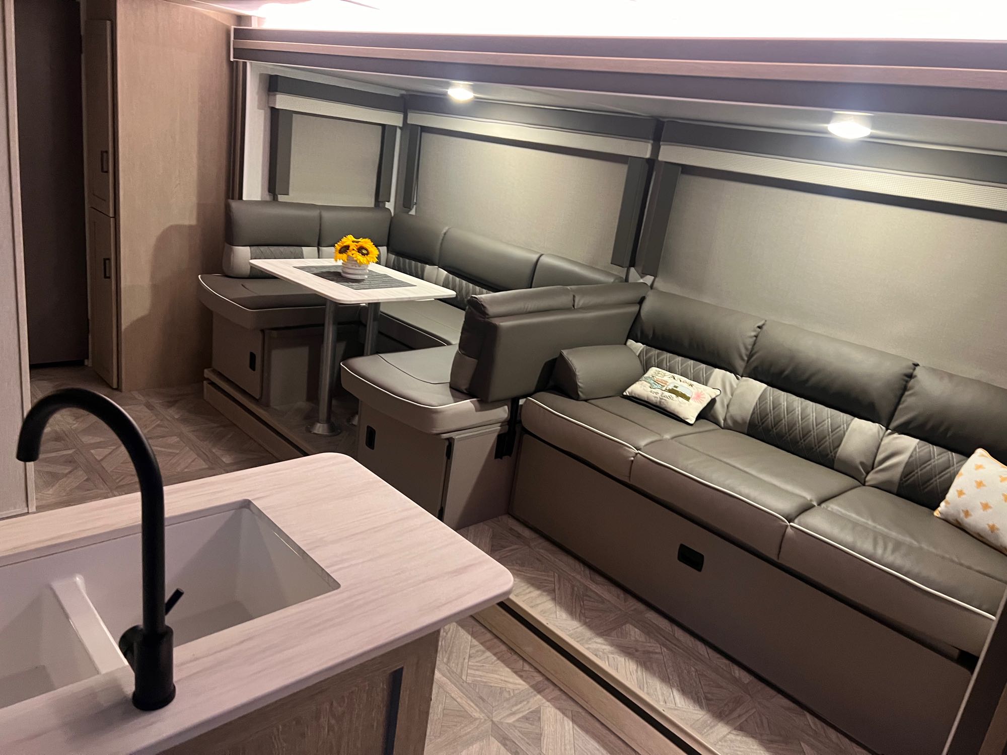 Travel trailer RV Rental 