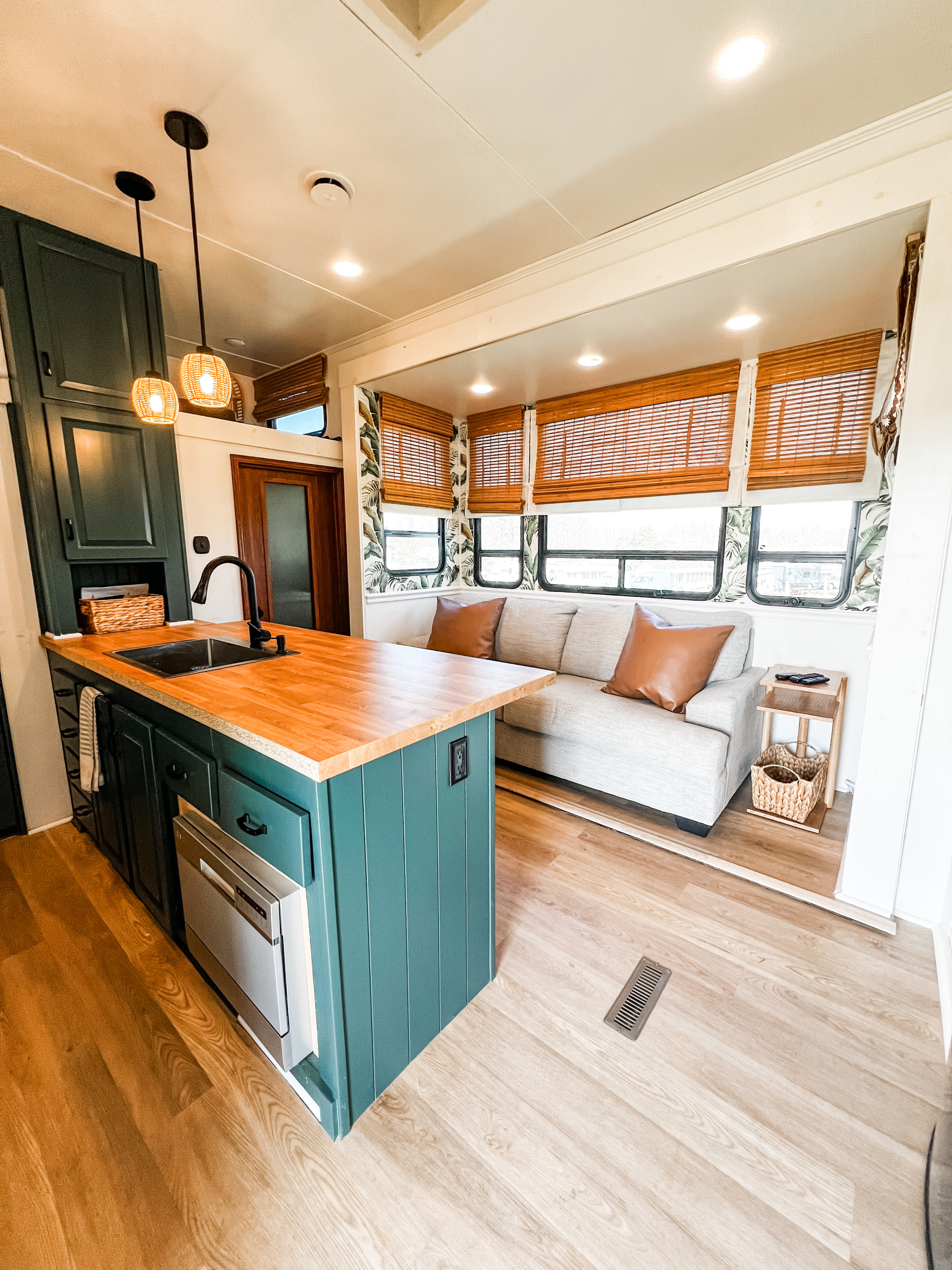 Fifth-wheel RV Rental 
