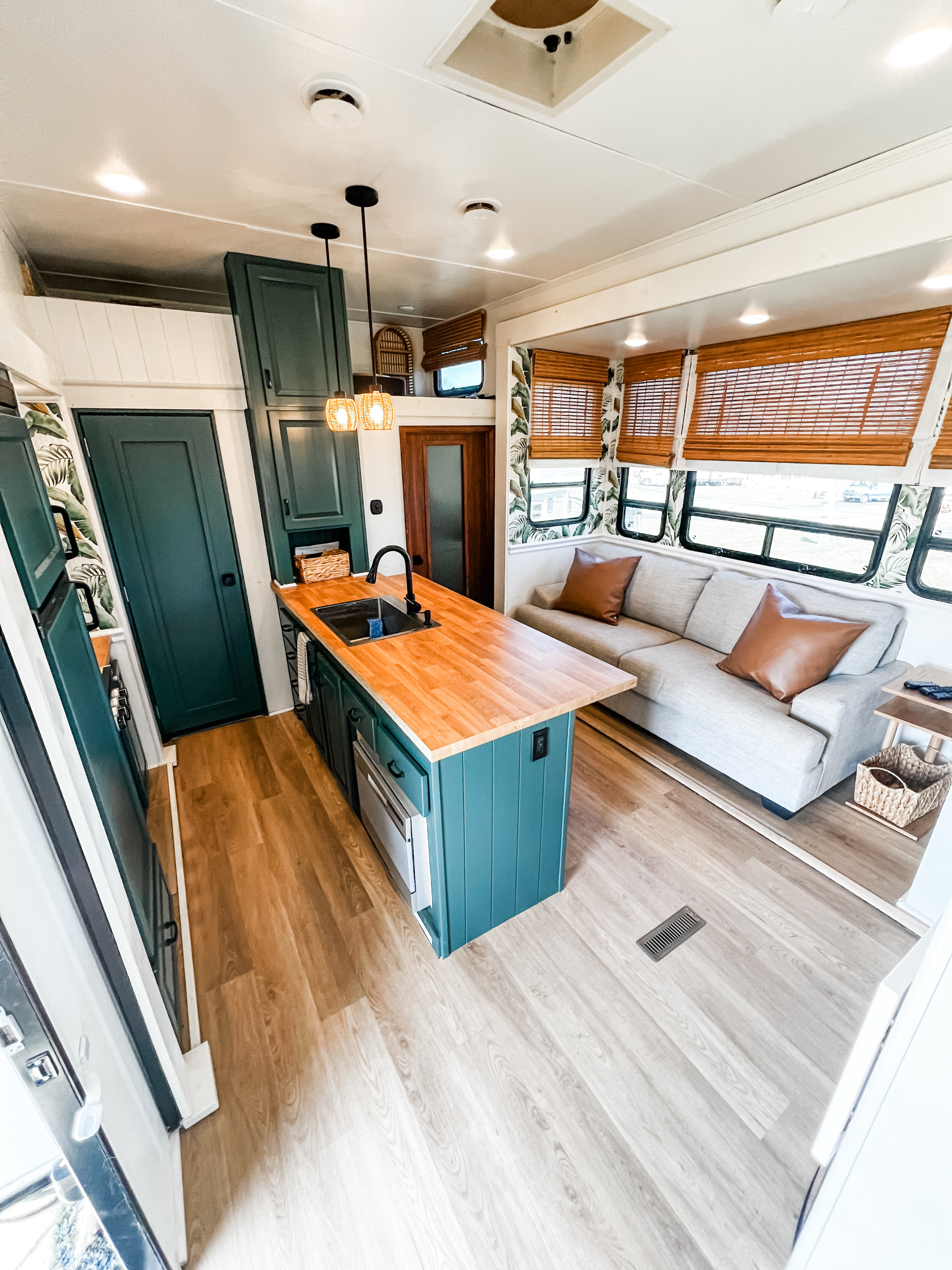 Fifth-wheel RV Rental 
