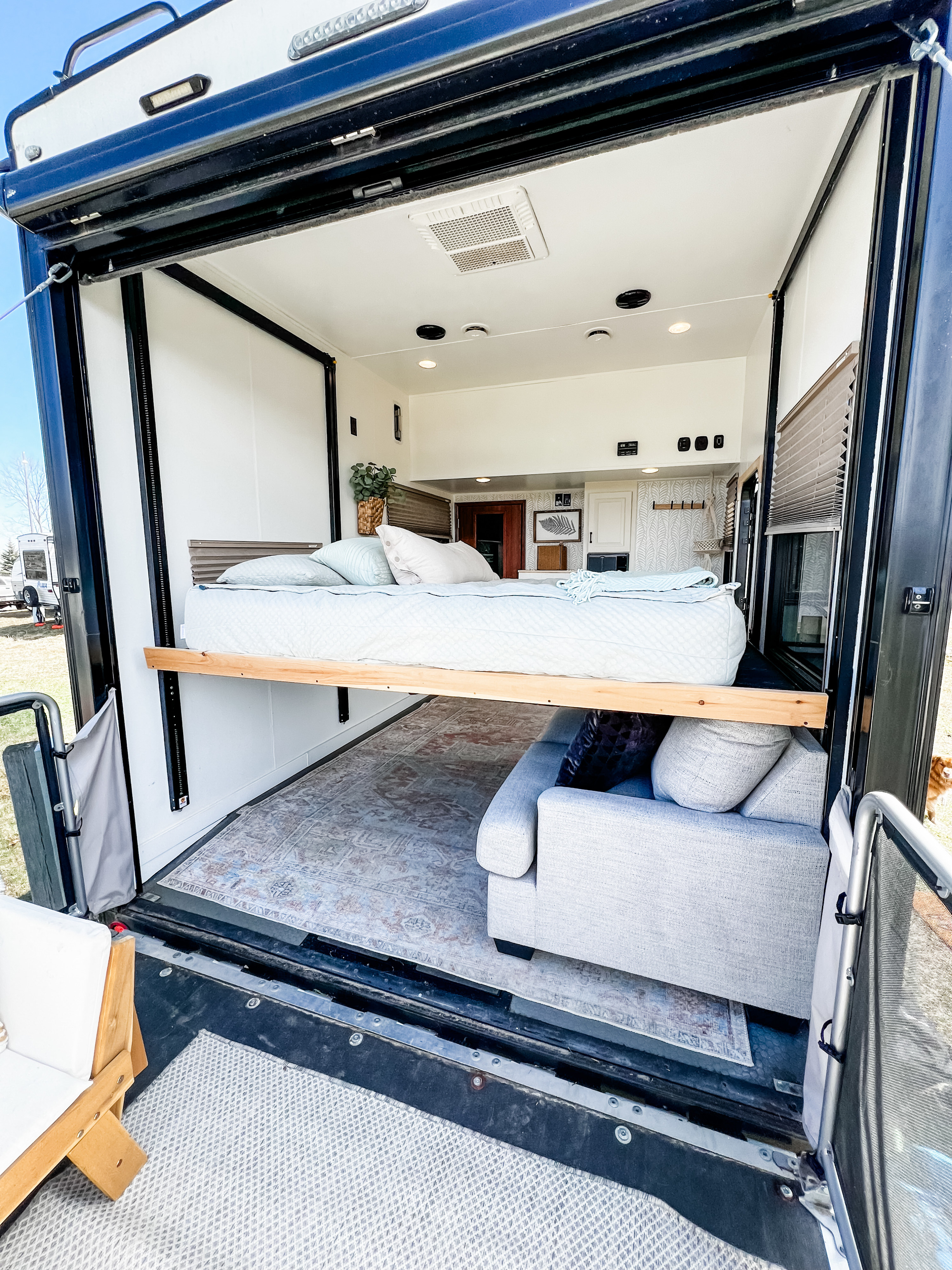 Fifth-wheel RV Rental 
