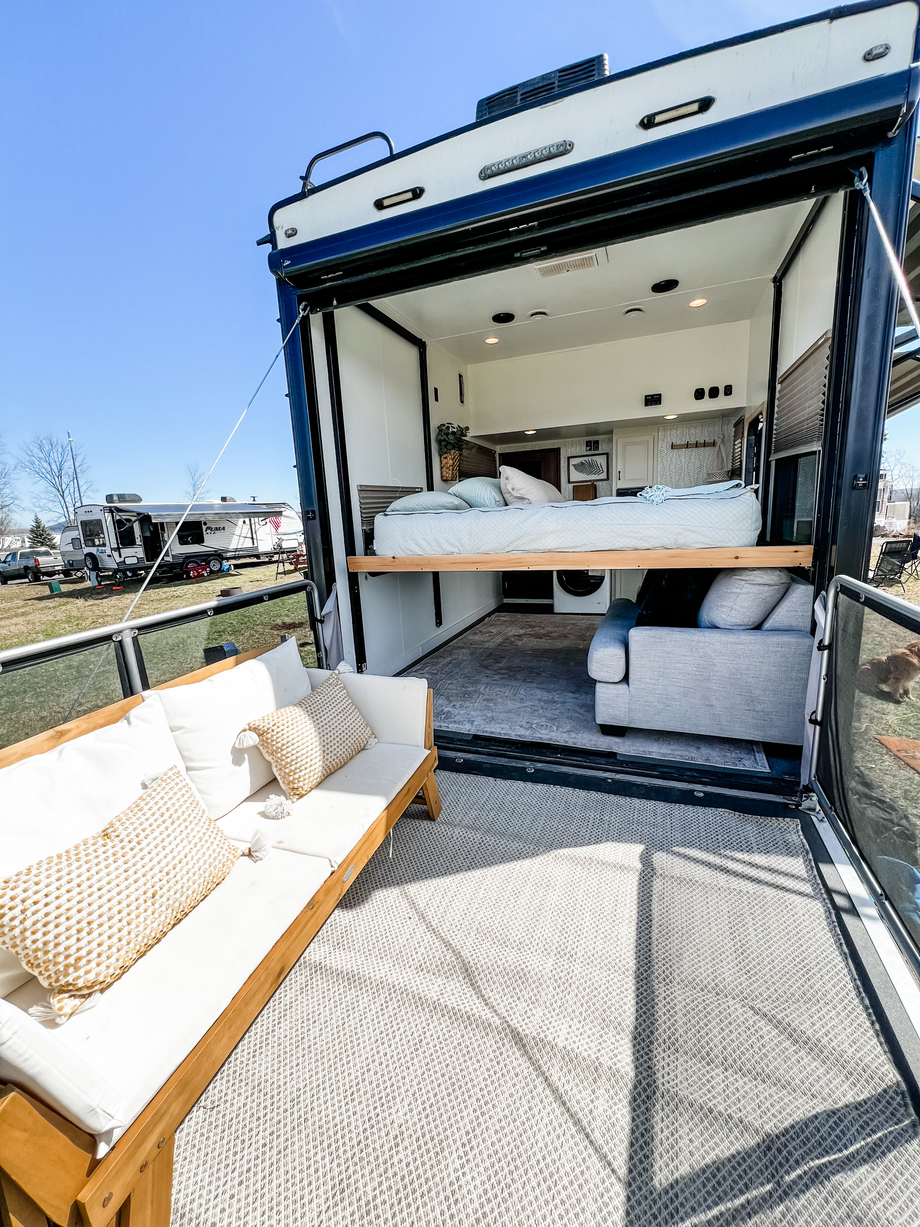 Fifth-wheel RV Rental 