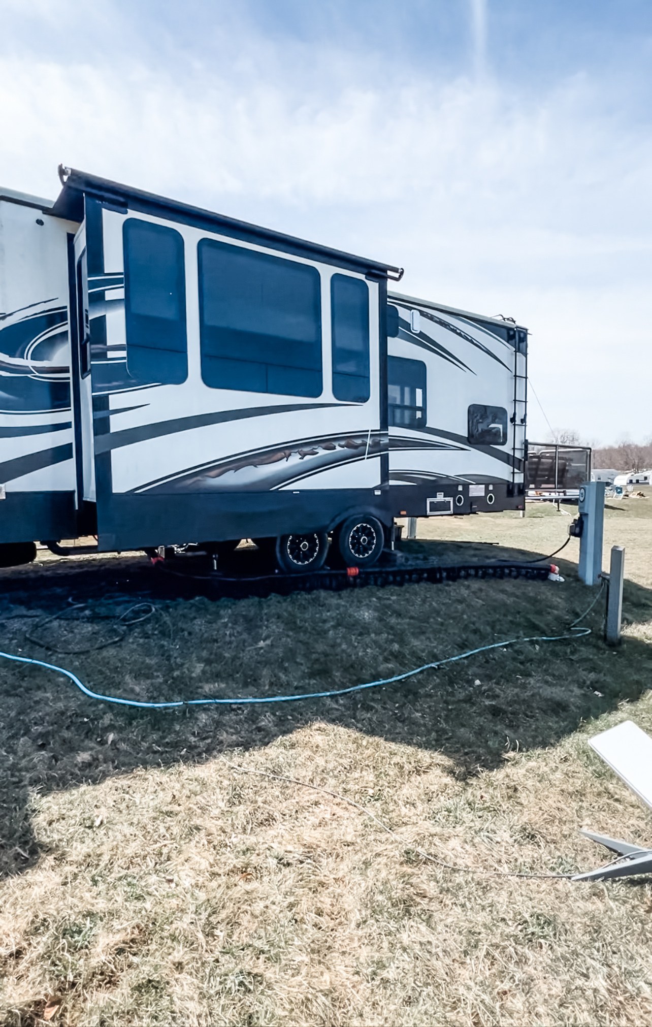 Fifth-wheel RV Rental 