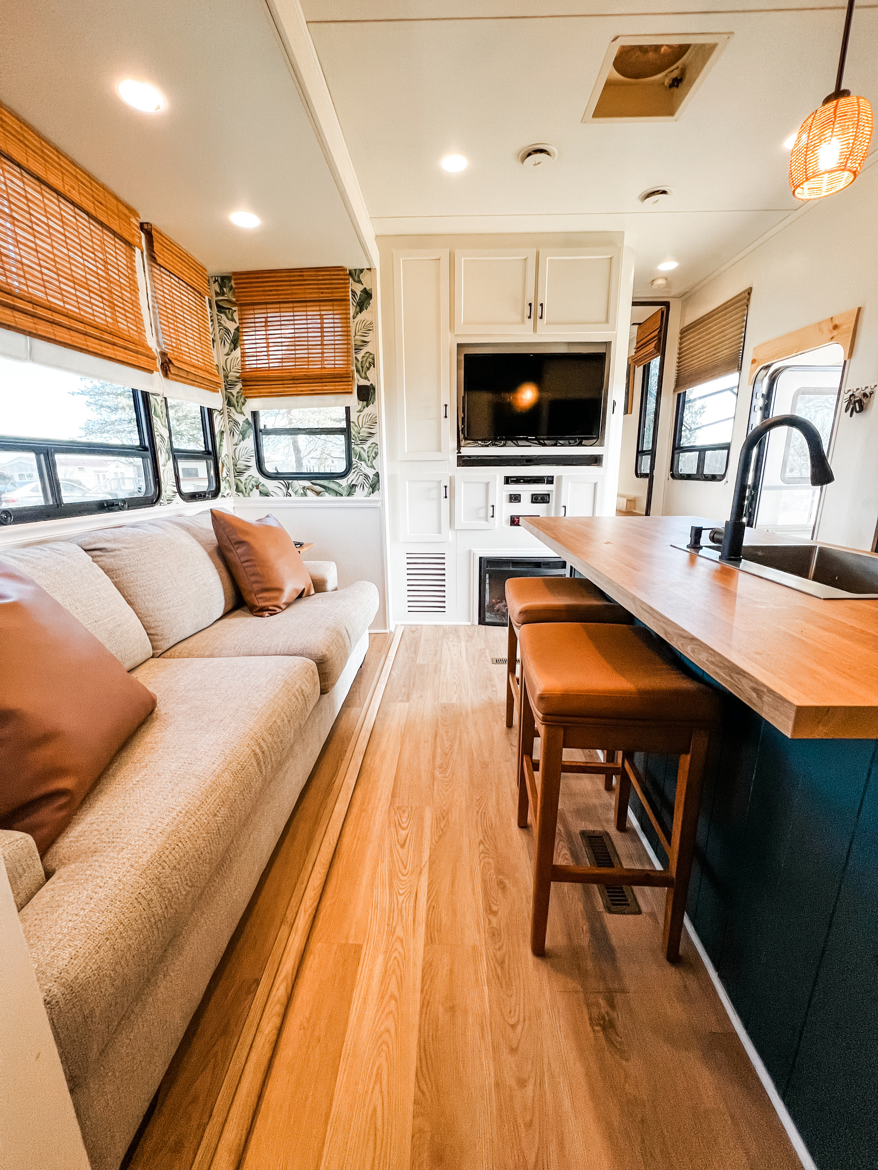 Fifth-wheel RV Rental 