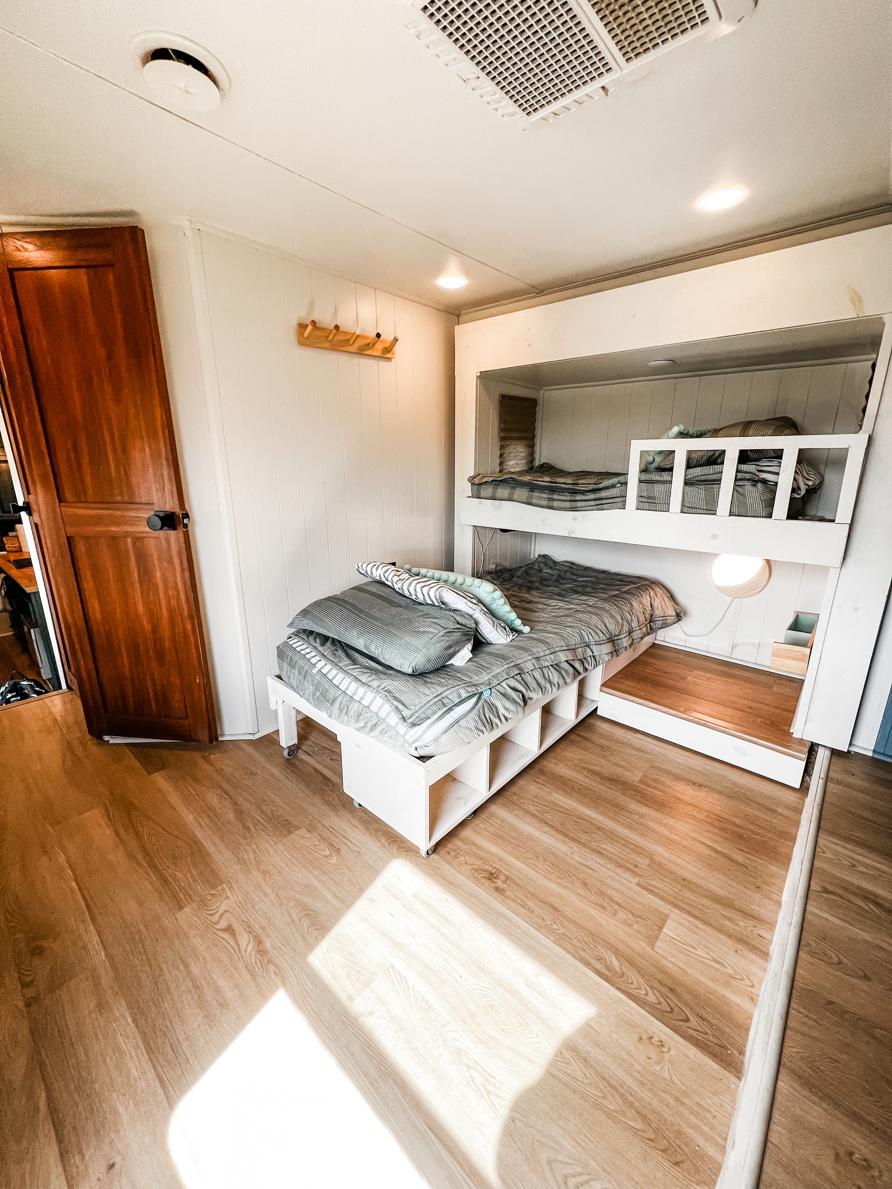 Fifth-wheel RV Rental 