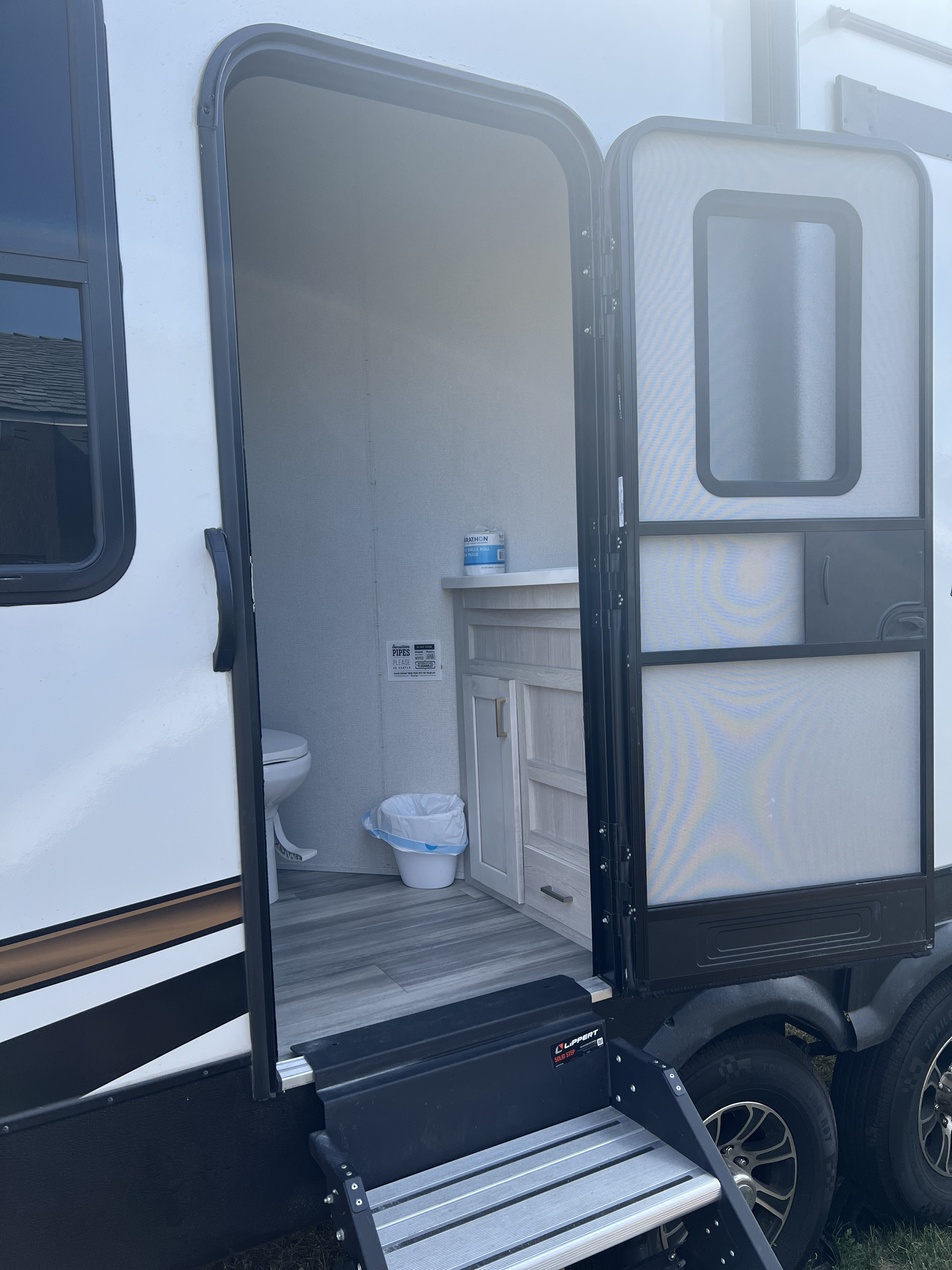 Fifth-wheel RV Rental 