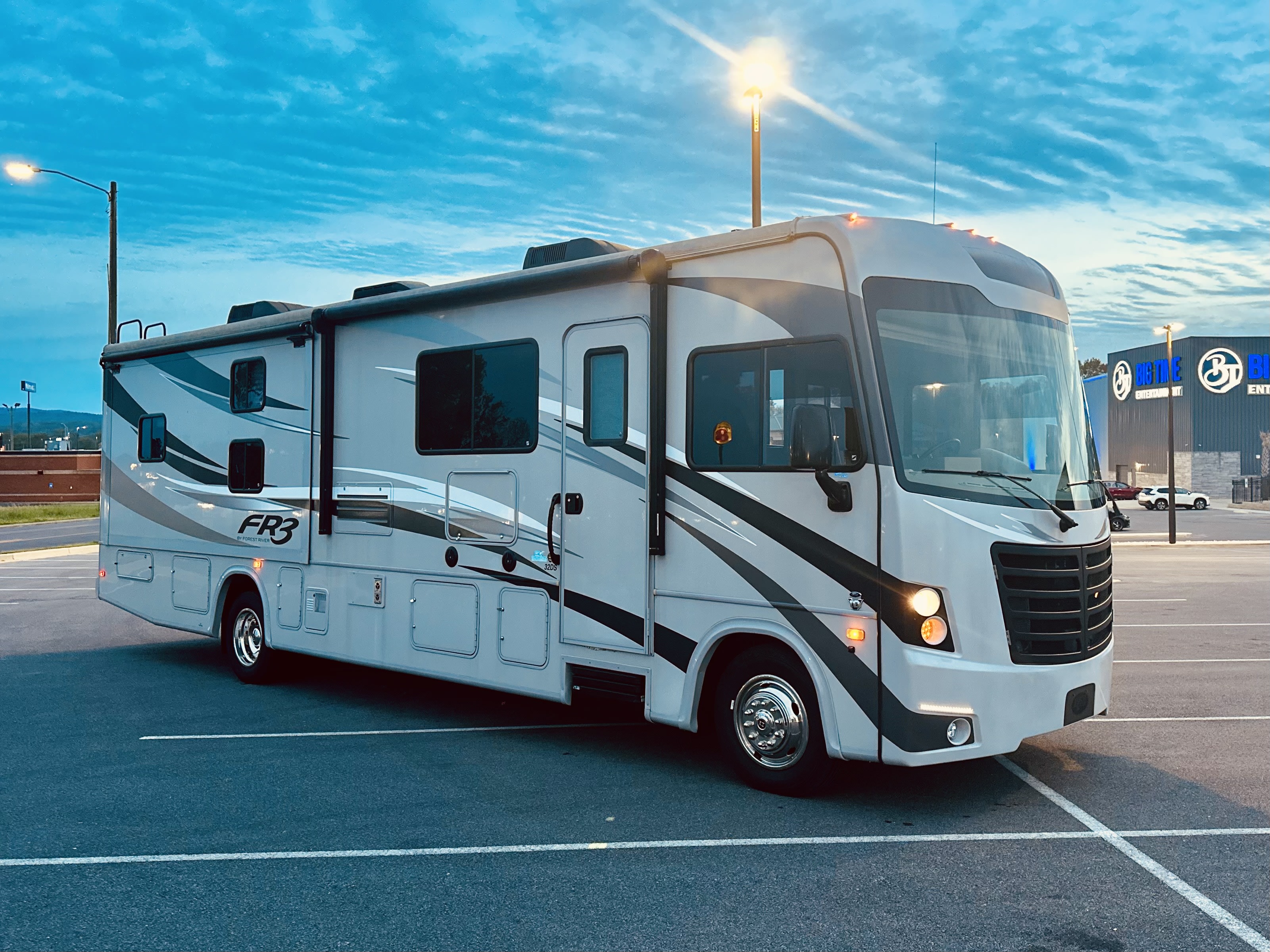 "Wander Woman" 2016 FR3 Motorhome