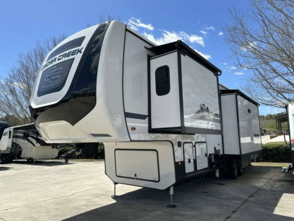 Fifth-wheel RV Rental 