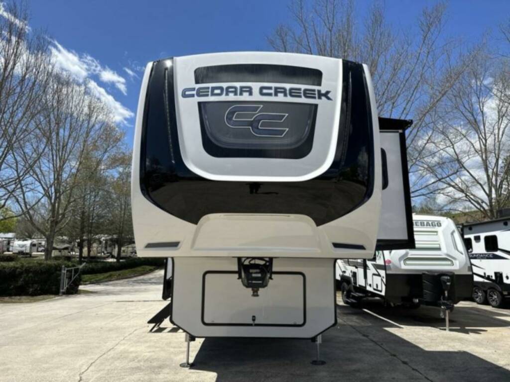 Fifth-wheel RV Rental 