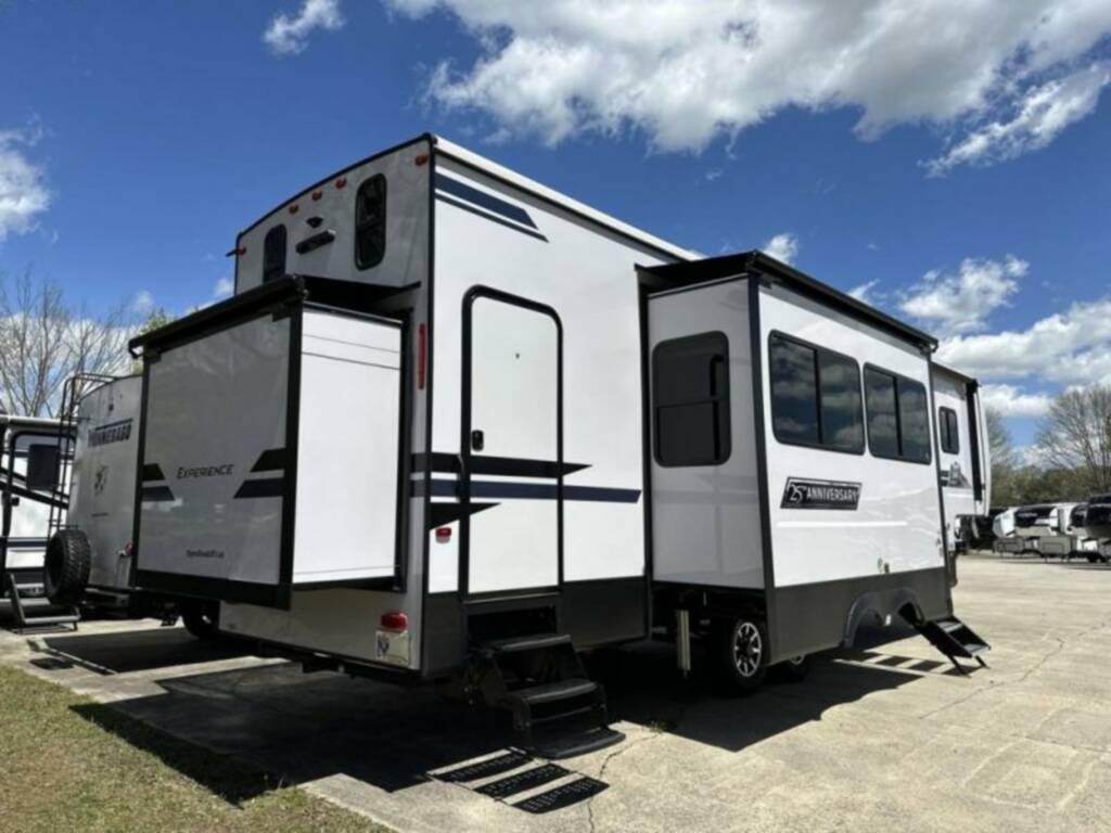 Fifth-wheel RV Rental 