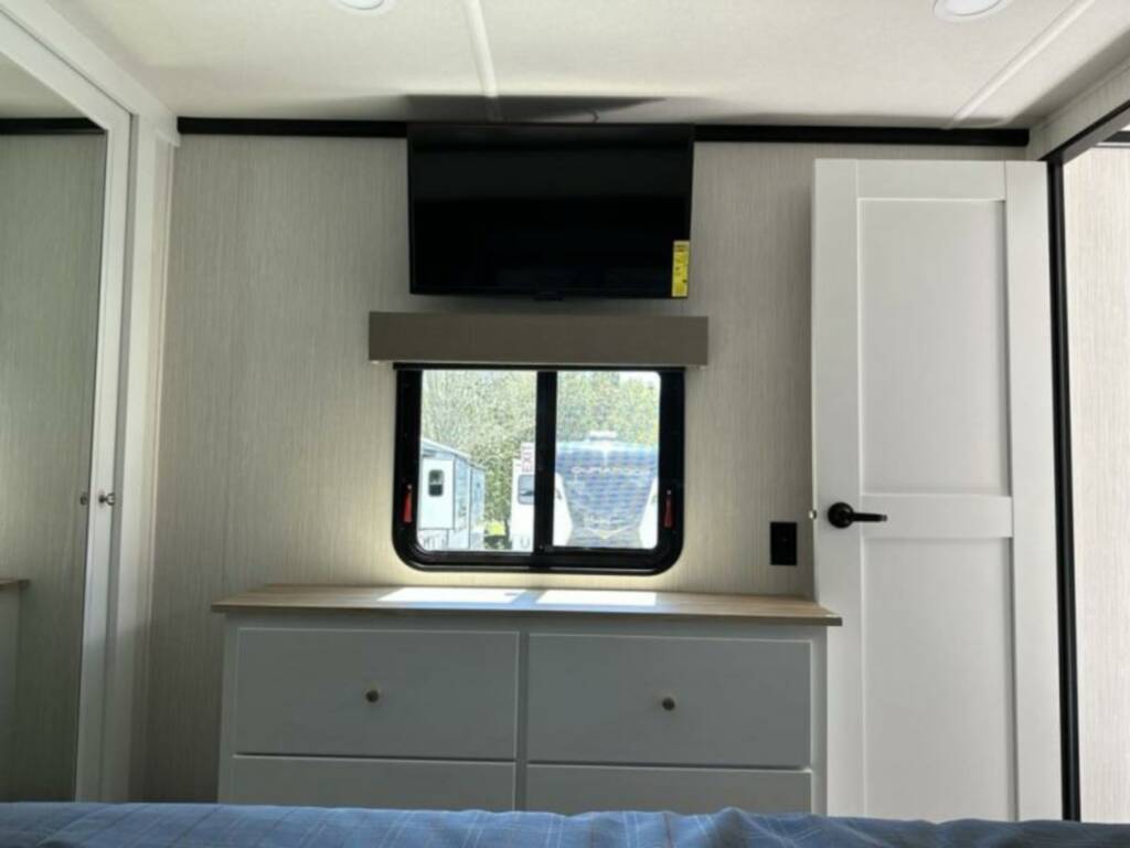 Fifth-wheel RV Rental 