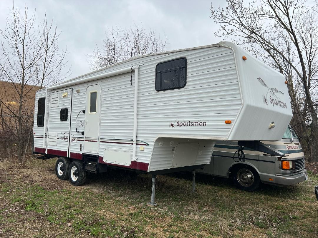 2003 K-Z Manufacturing Sportsmen Fifth-wheel Rental in Appleton