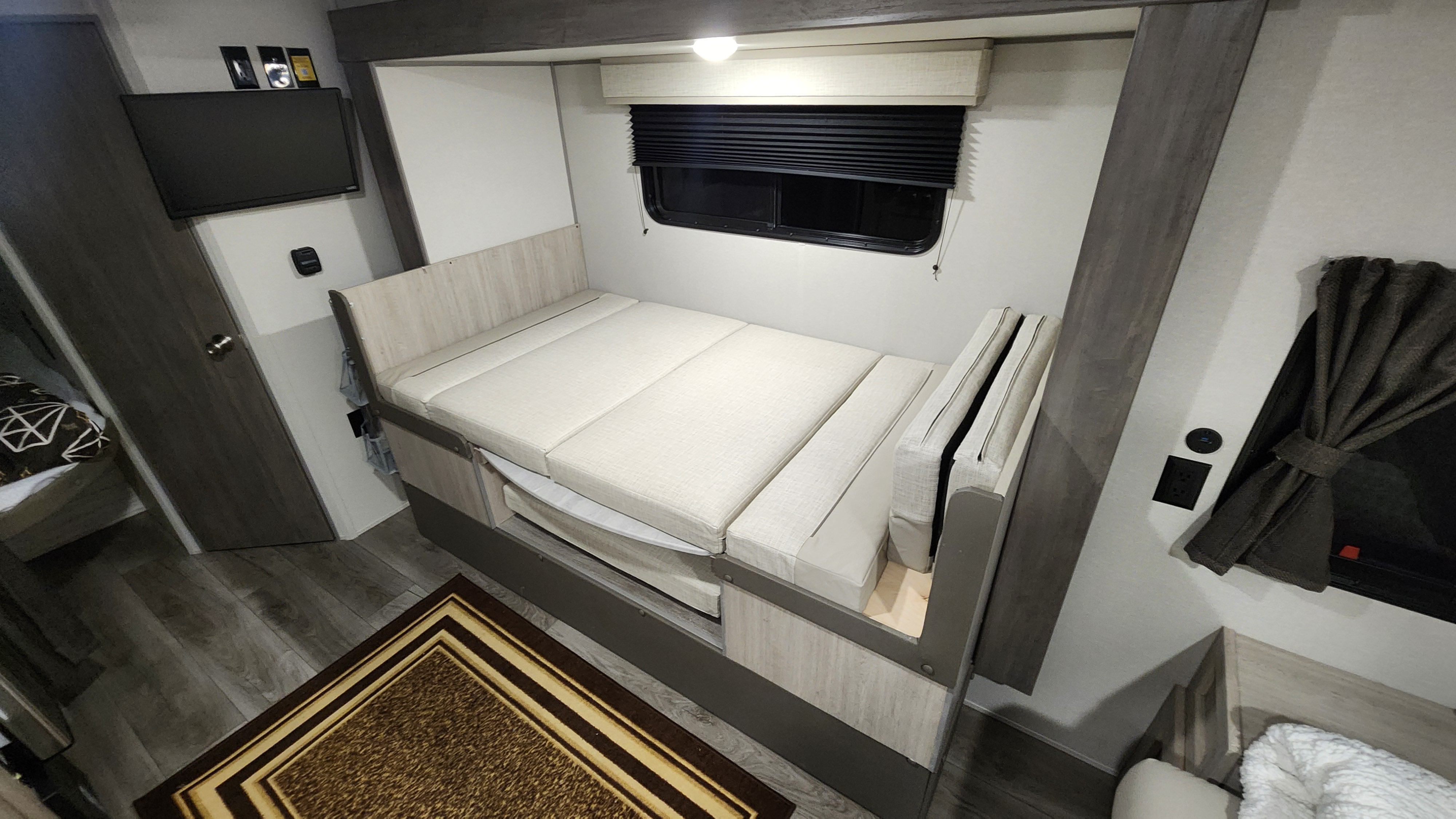 Travel trailer RV Rental 