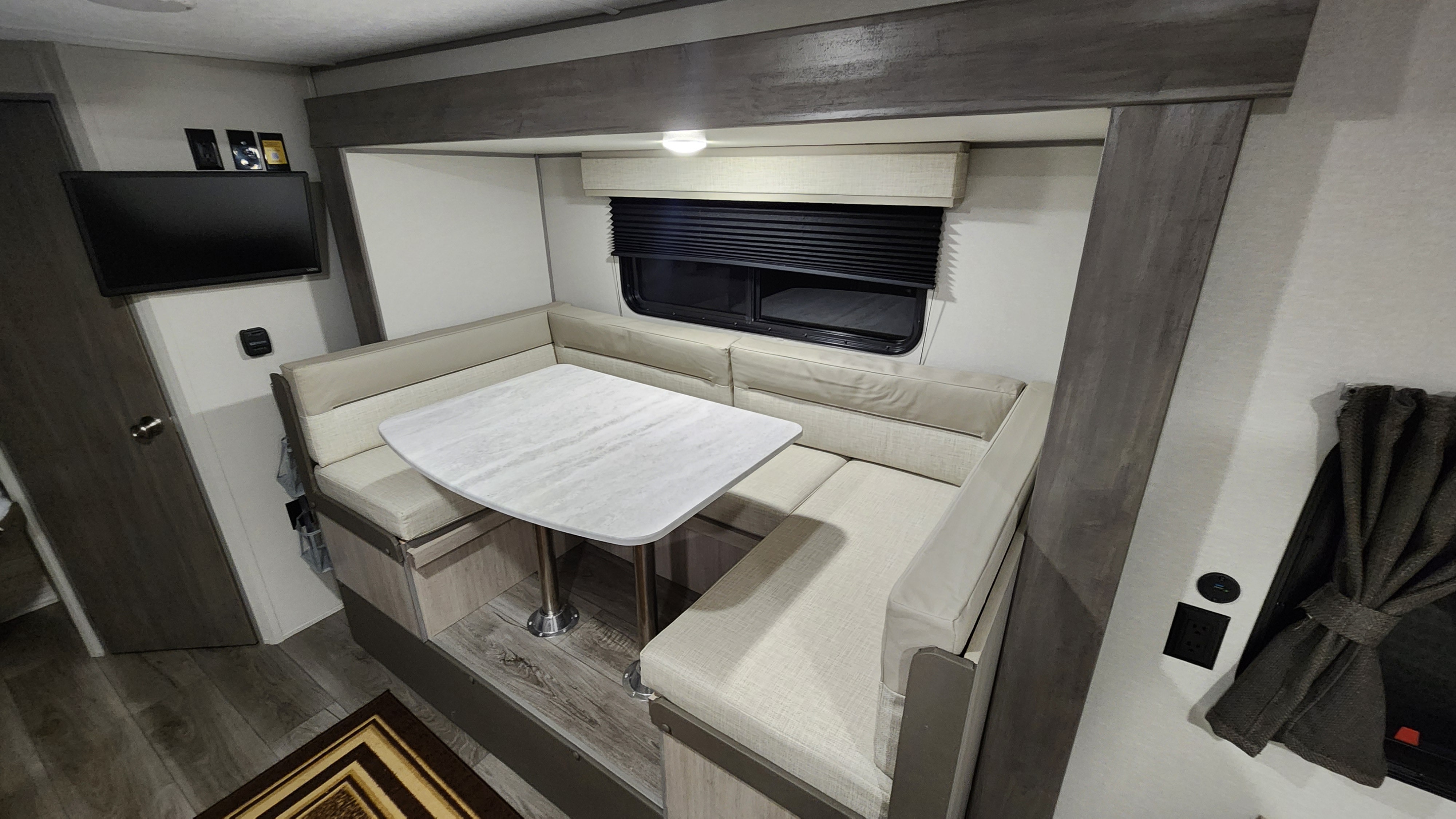 Travel trailer RV Rental 