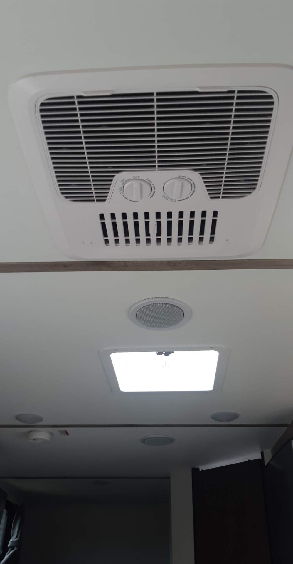 RV rental AC unit, speakers, and skylight on ceiling. Essential amenities for comfortable travel.. Grand River 22MB 2024