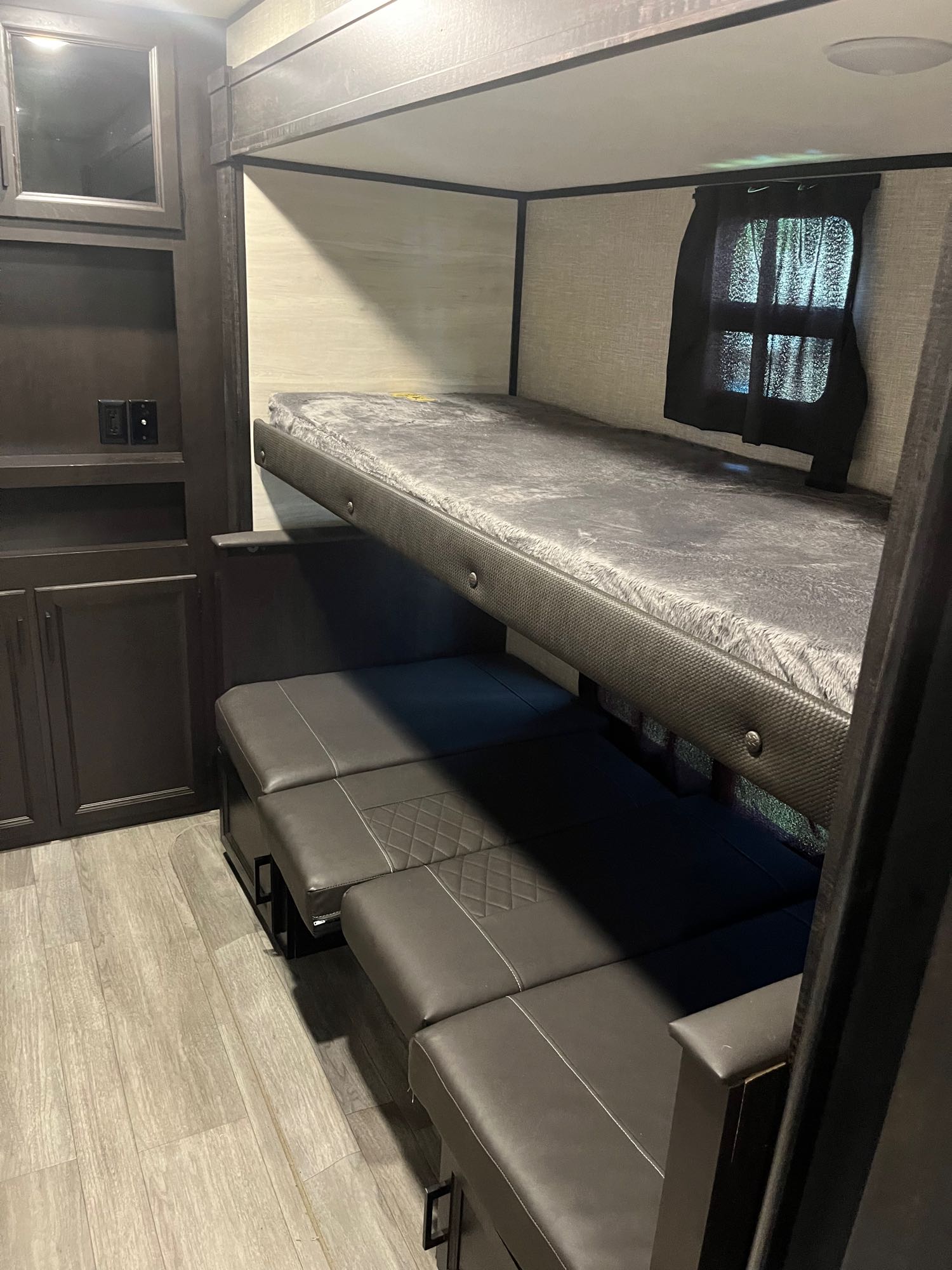 RV rental bunkhouse with a cozy upper bunk, flexible lower seating/bed, and built-in storage. Perfect for family adventures.. Jayco Jay Flight 2022