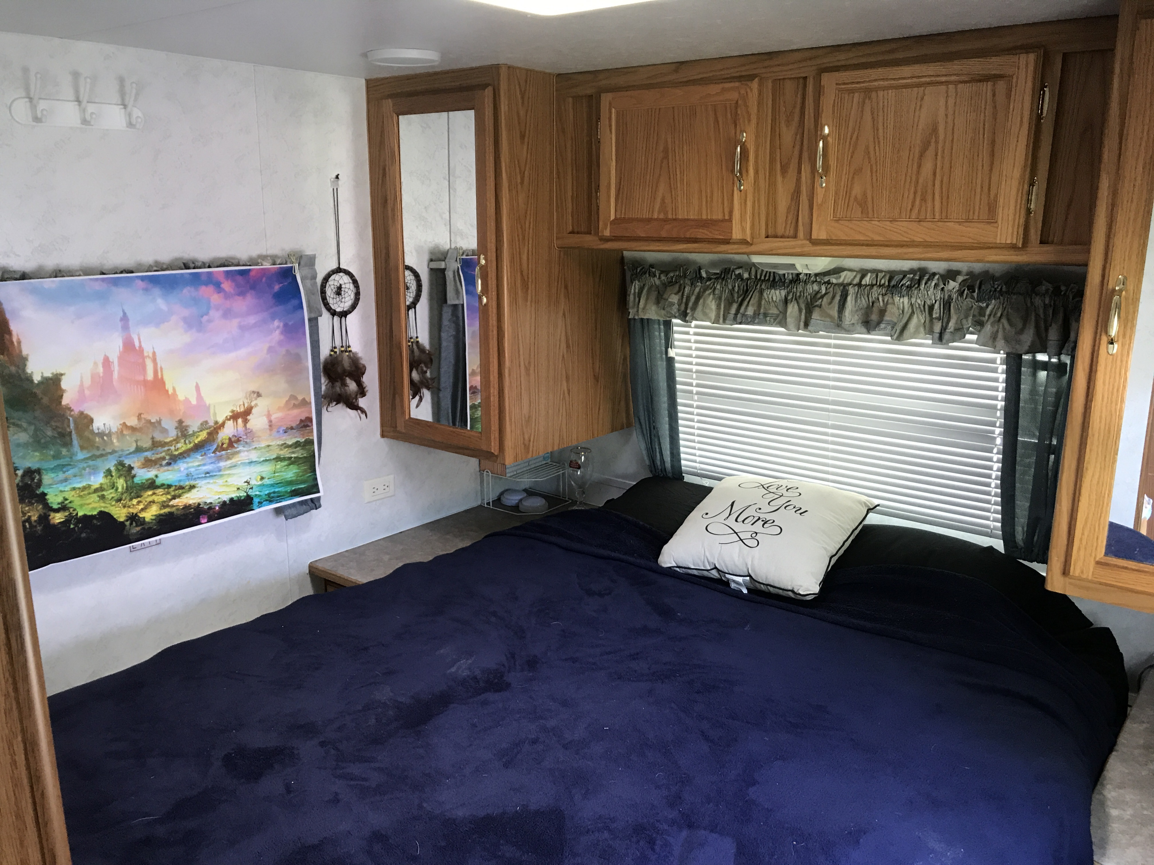 Queen bed with storage all around and underneath . Layton Layton Trailer 2001