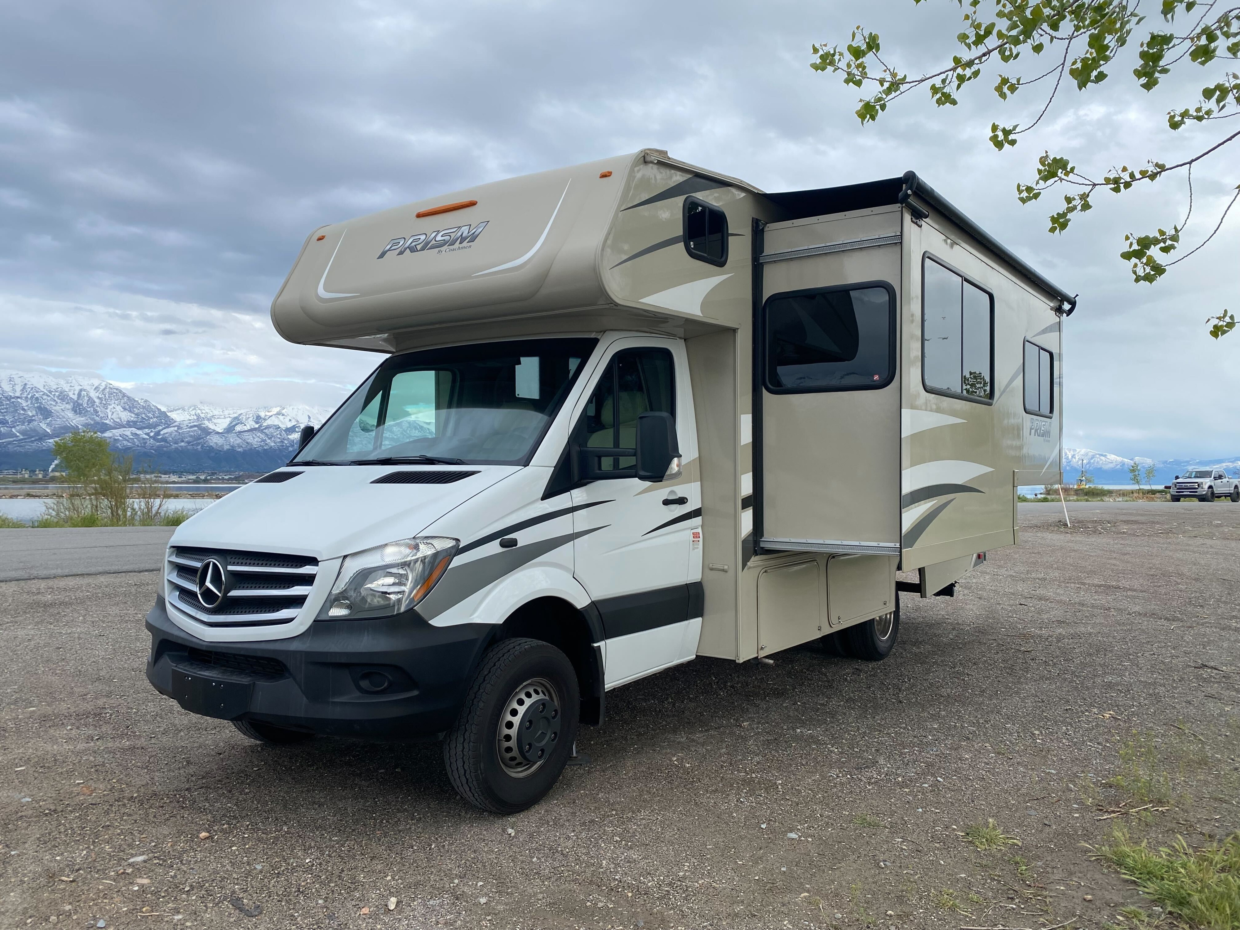2018 Mercedes Sprinter. 25' & 14mpg!
