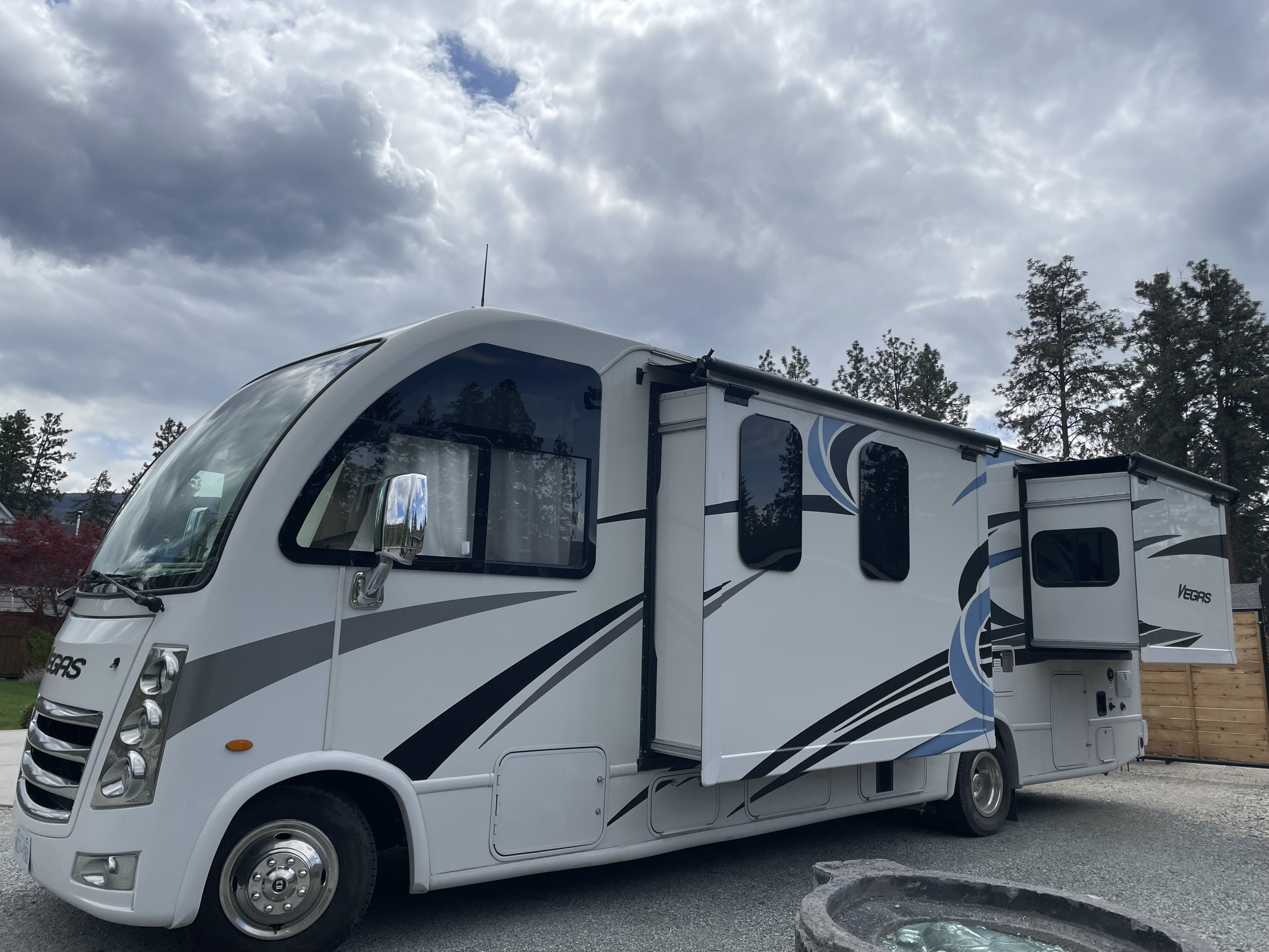 2022 Thor Vegas - Class A Motorhome