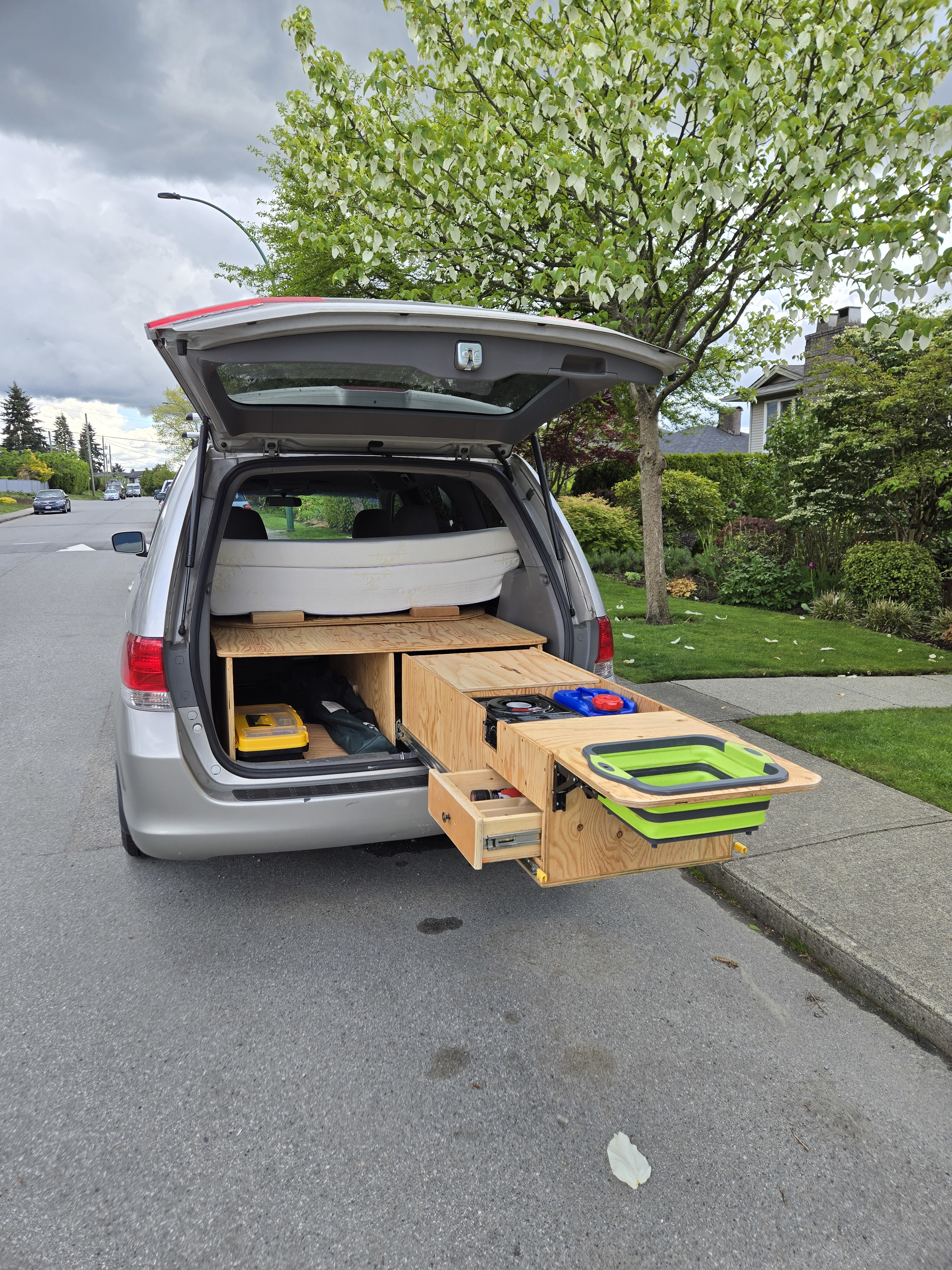 Camper Build Honda Odyssey Minivan Camper Conversion Car-camping