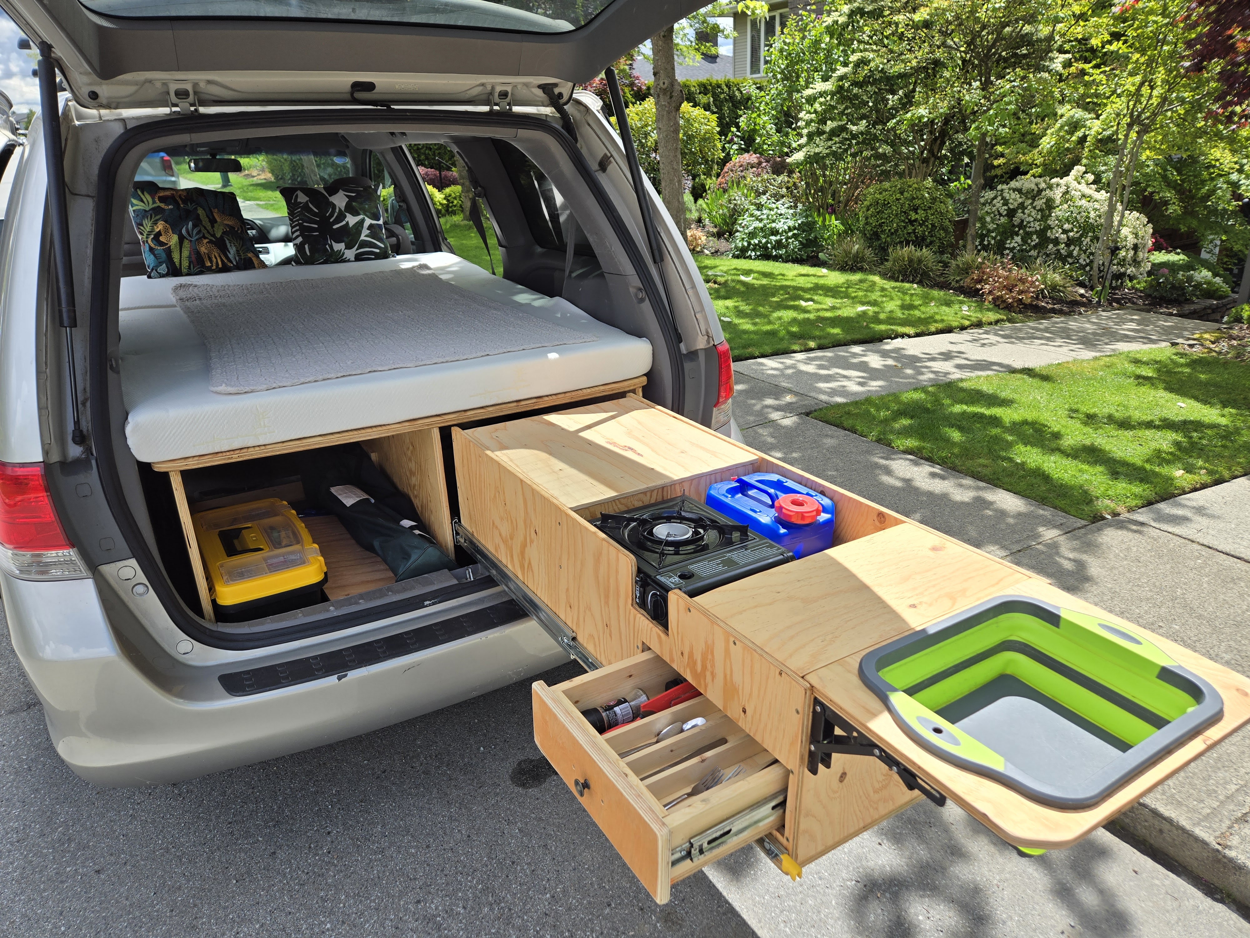 2008 Honda Odyssey Camper van Rental in North Vancouver, BC