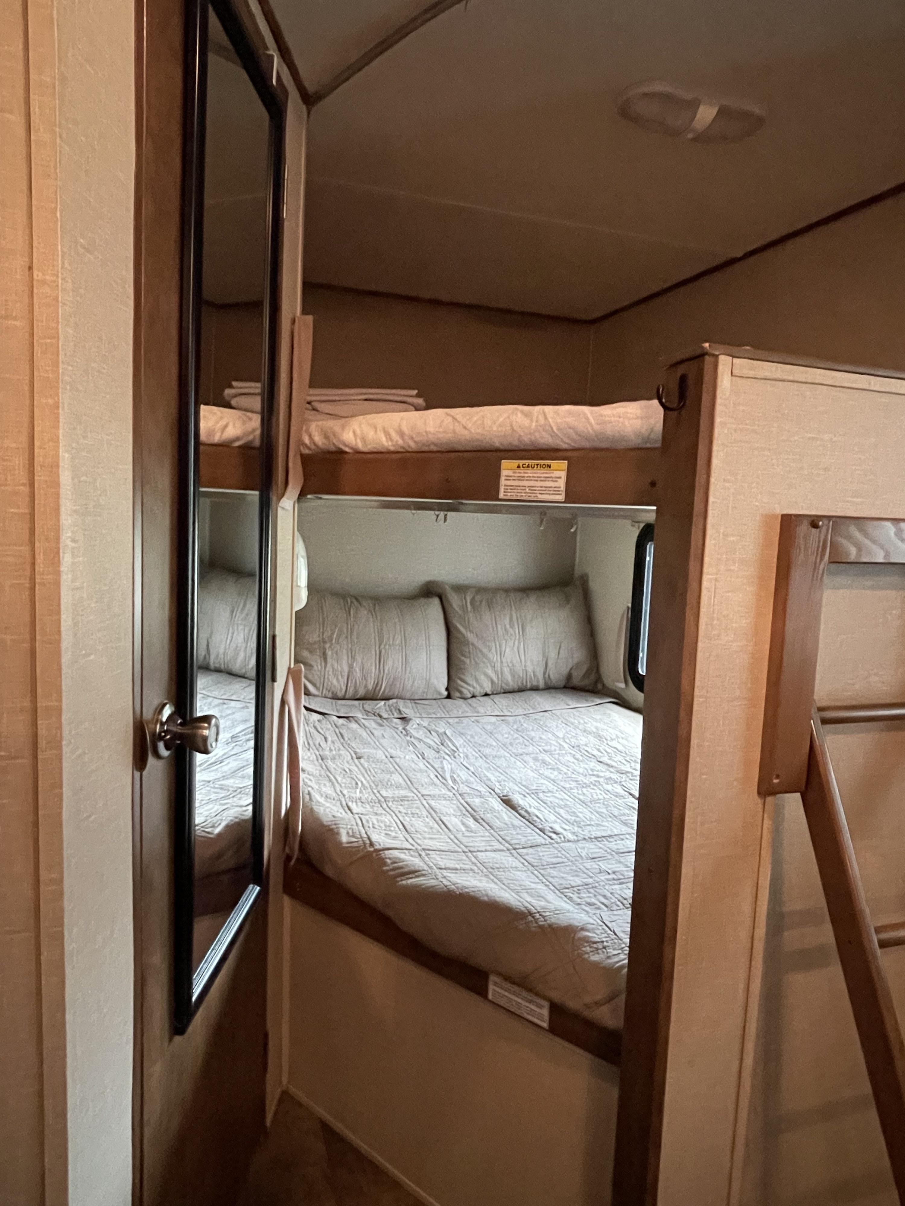 RV rental bunk room: featuring a comfy full bed on the bottom and a top bunk for extra sleeping space.. Z1 ZT272B 2016