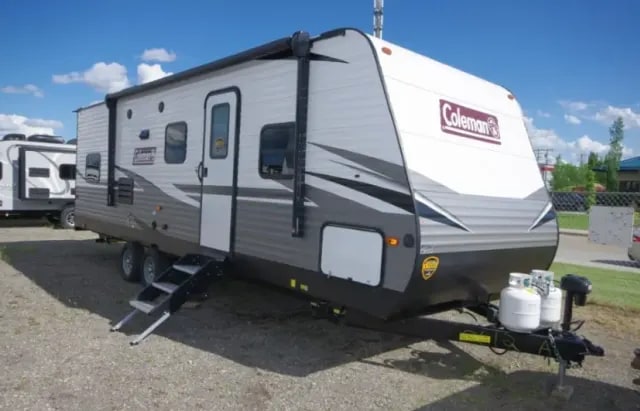 2022 Dutchman 32' **Delivery Required**