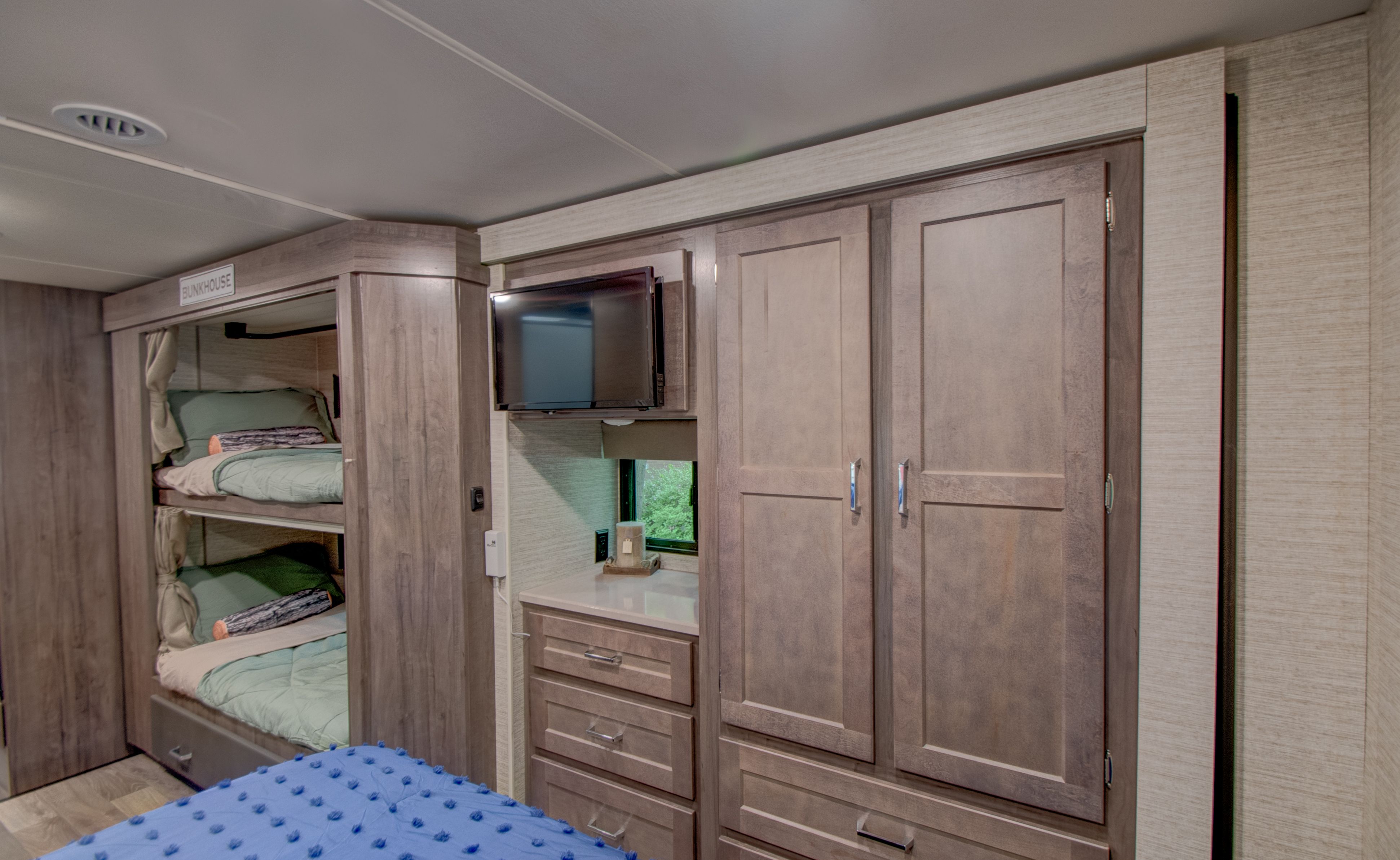 This RV rental offers a compact bunkhouse with cozy beds, storage, and a TV for comfortable family trips.. Winnebago Minnie Winnie 2021