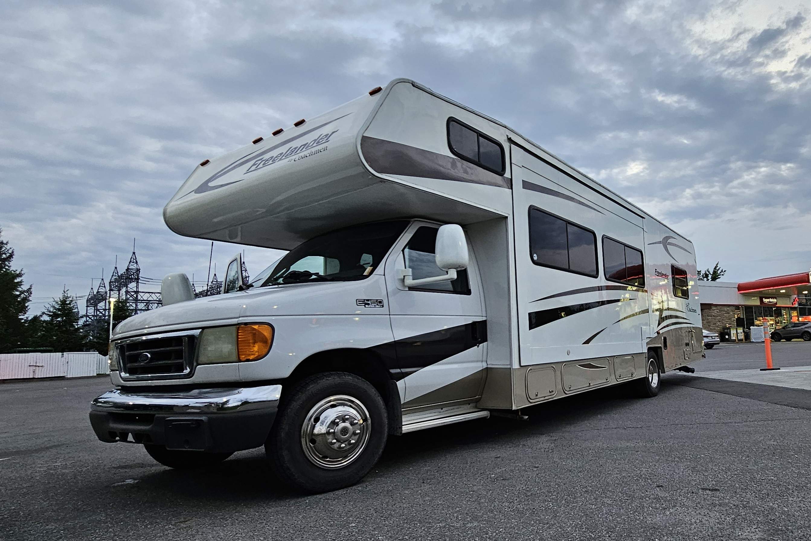 ROCIO | Coachmen Freelander Deluxe | Vivre la Route !