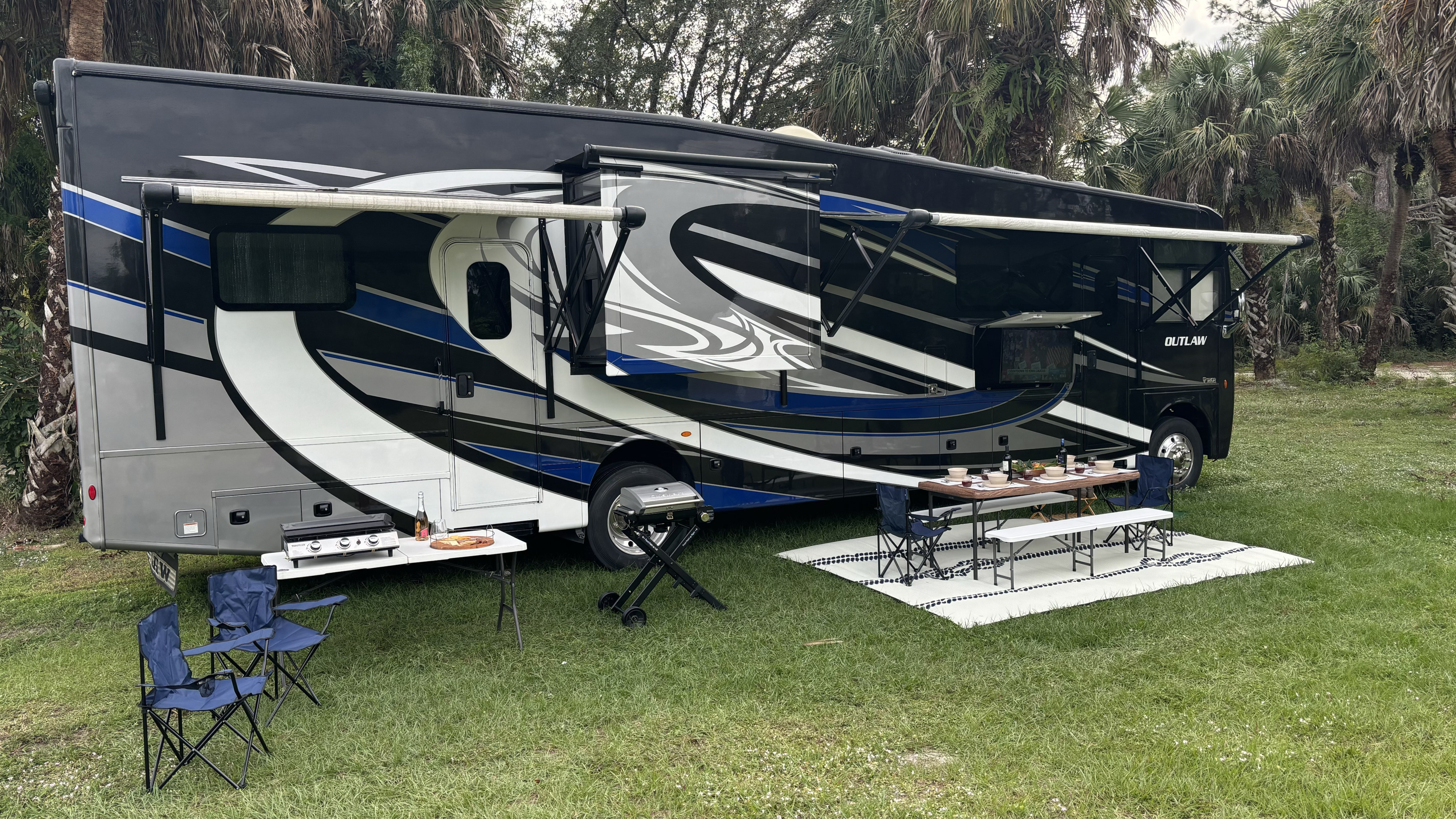 Moonstone Riders Tour Bus