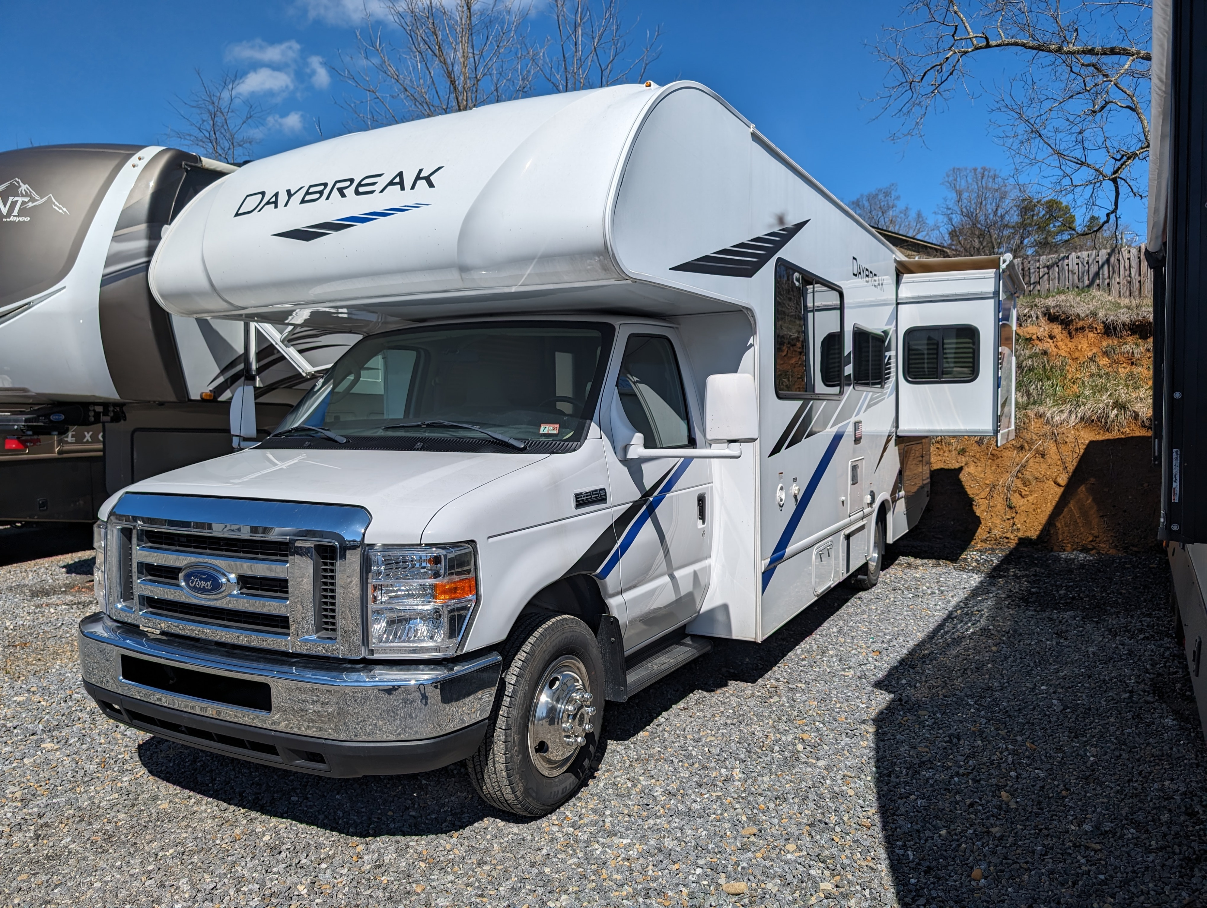 Thor Daybreak | Comfy and Well-Built Class C RV