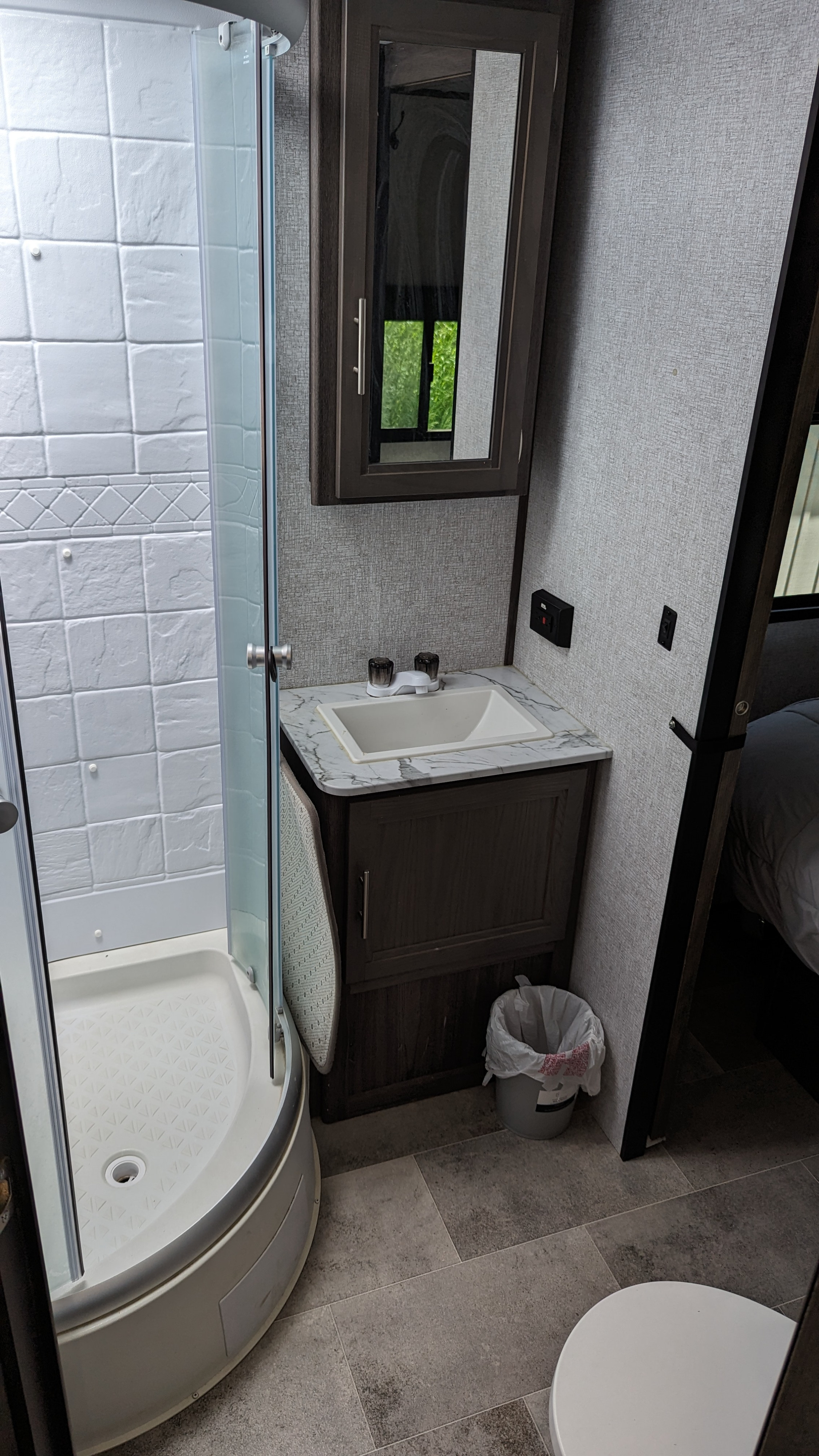 2021 Dutchmen Kodiak Ultimate bunk house (3 slides)