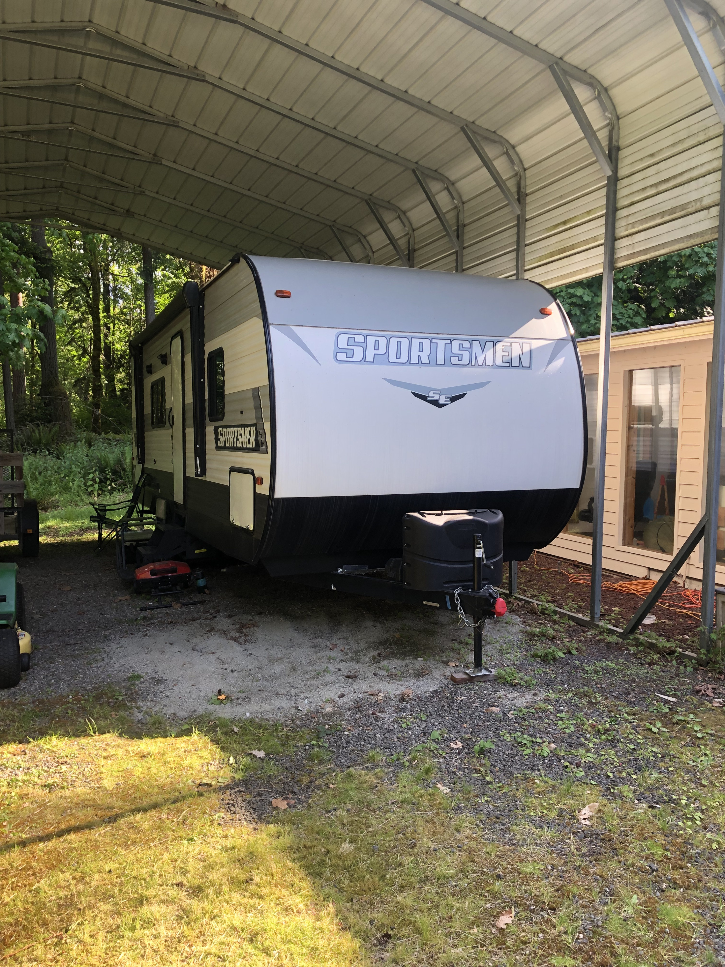 26’ comfortable travel trailer