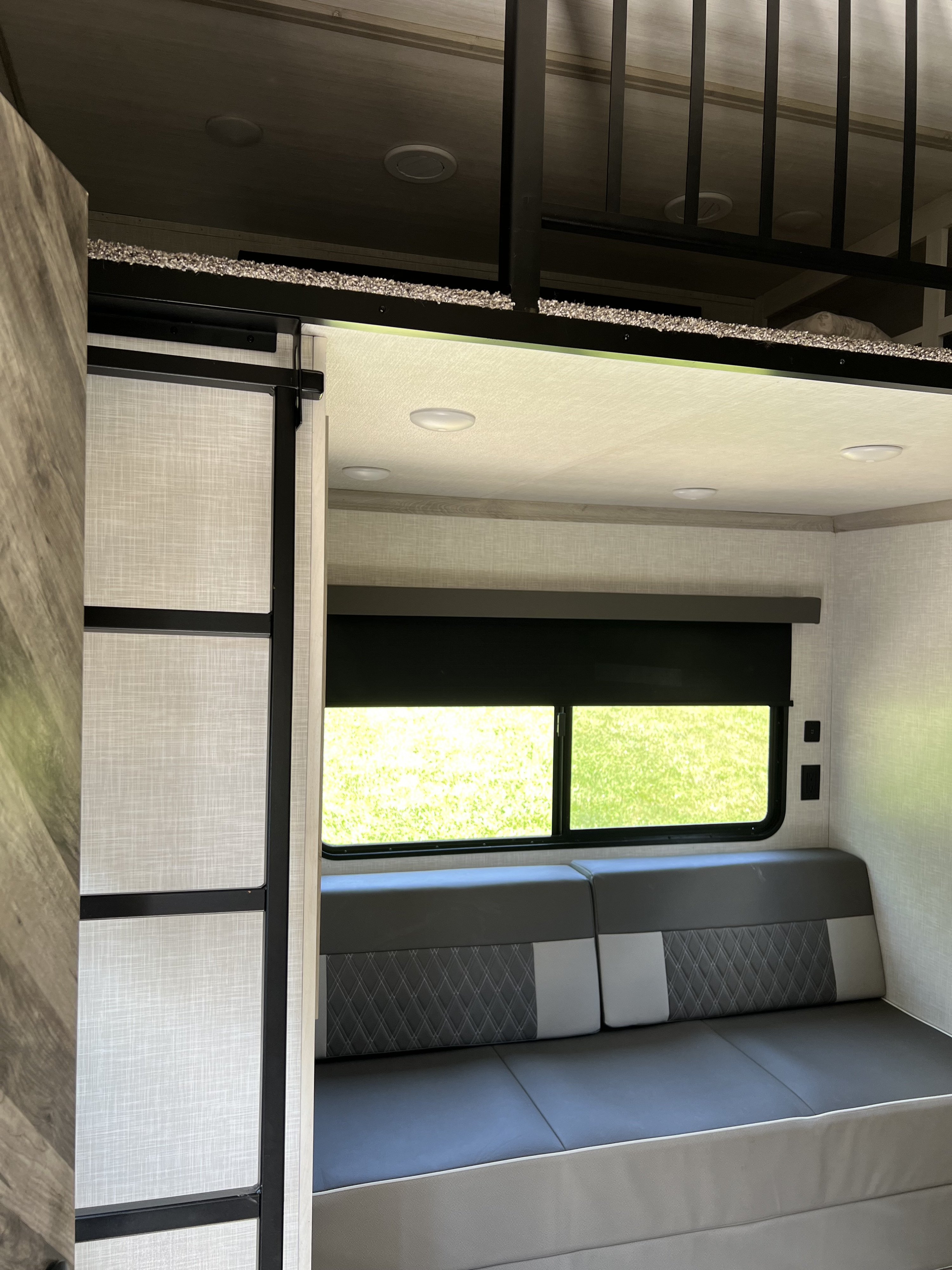 Fifth-wheel RV Rental 