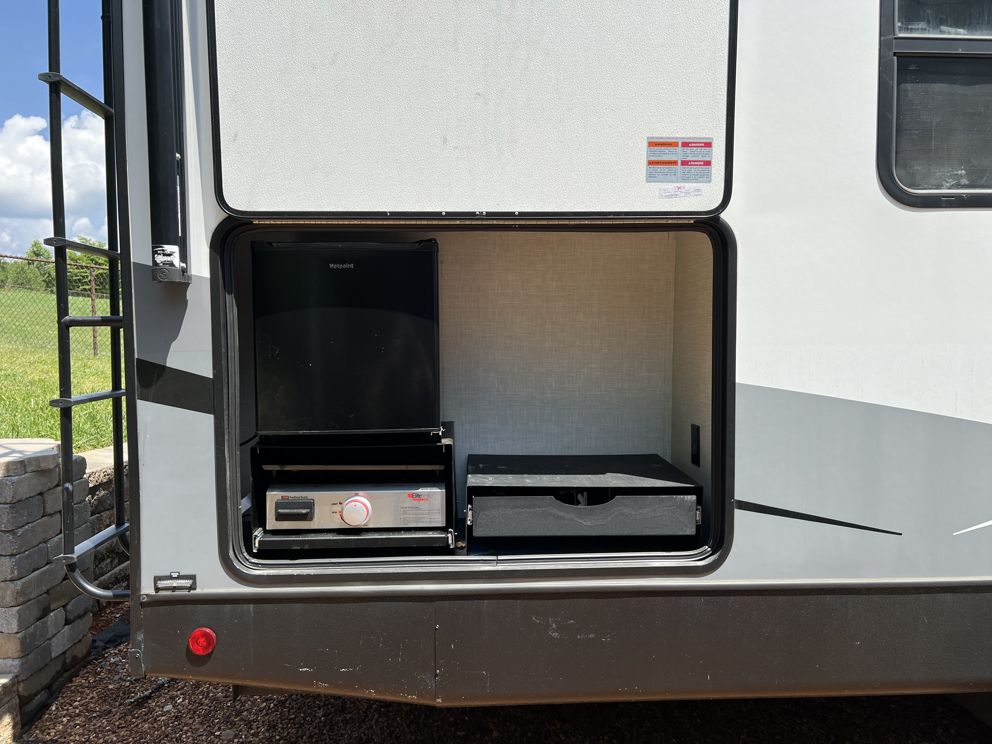 Fifth-wheel RV Rental 