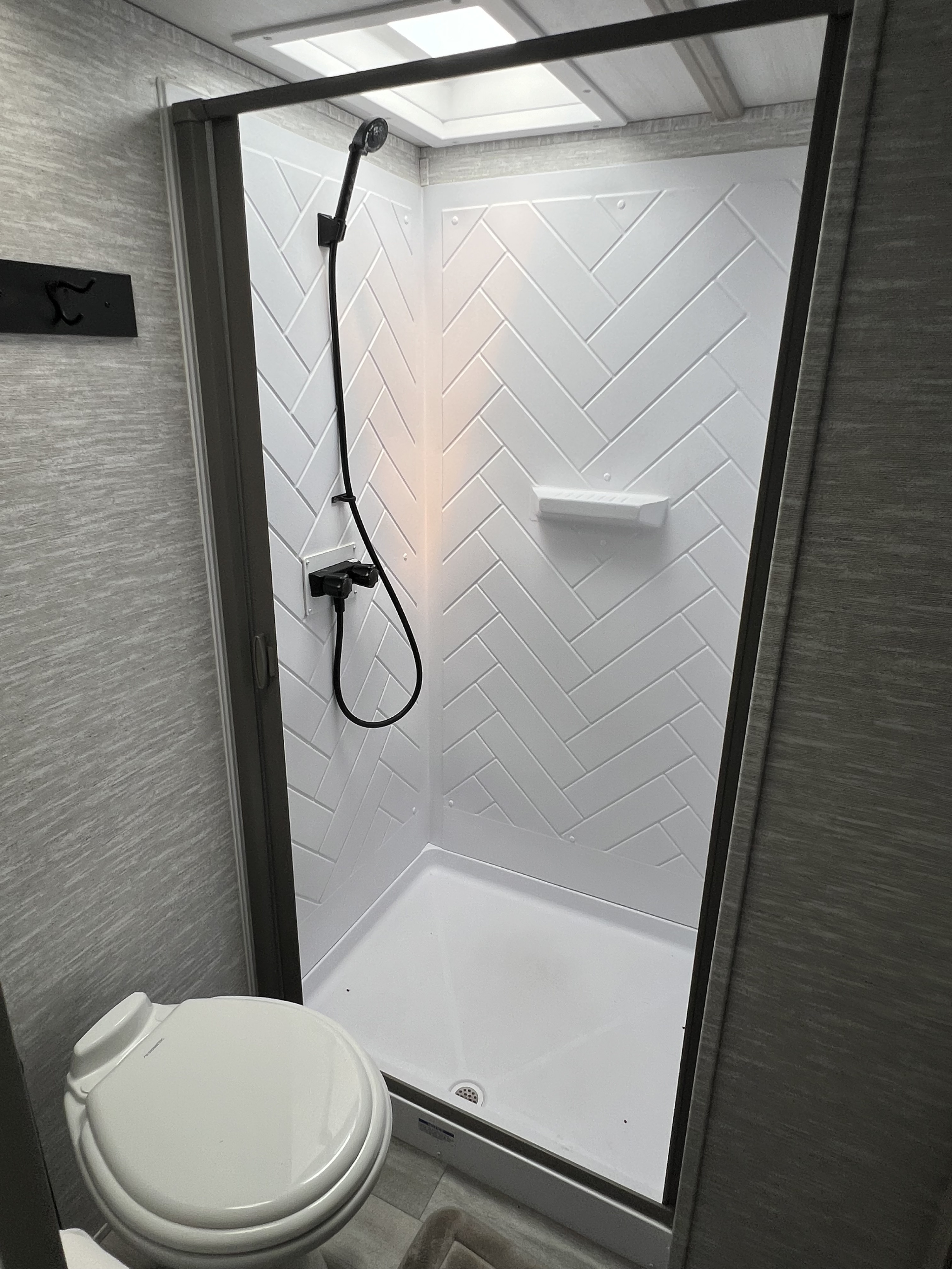 Fifth-wheel RV Rental 