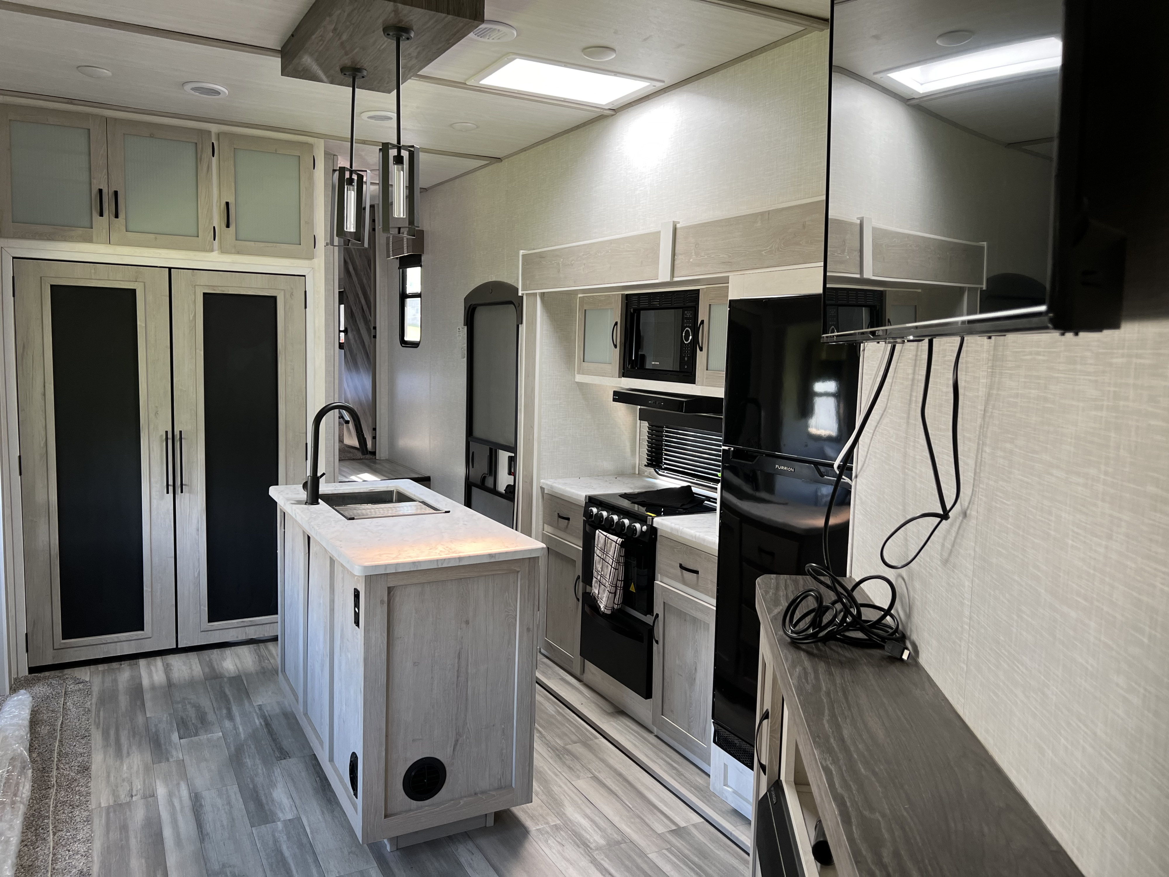 Fifth-wheel RV Rental 