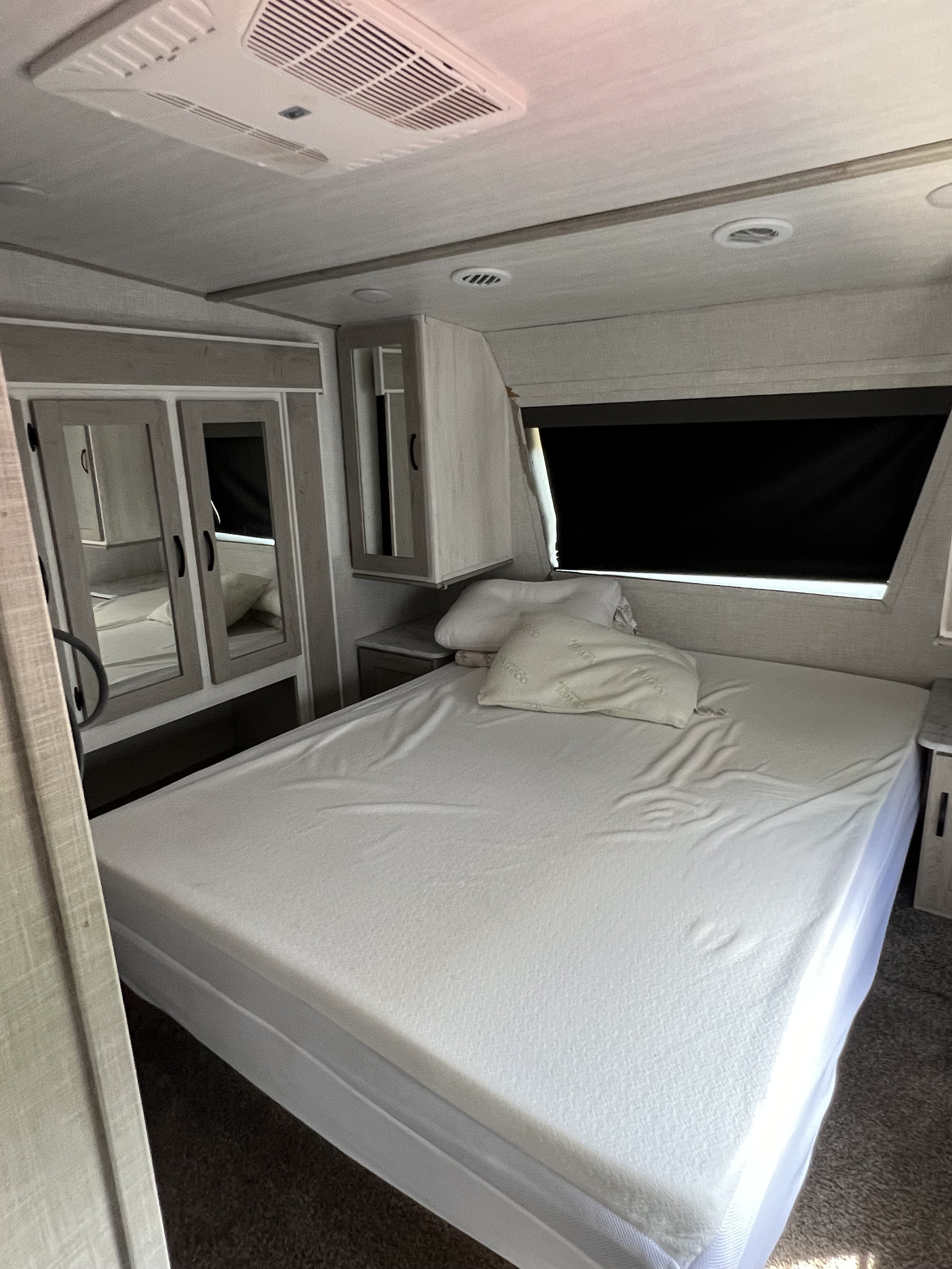 Fifth-wheel RV Rental 