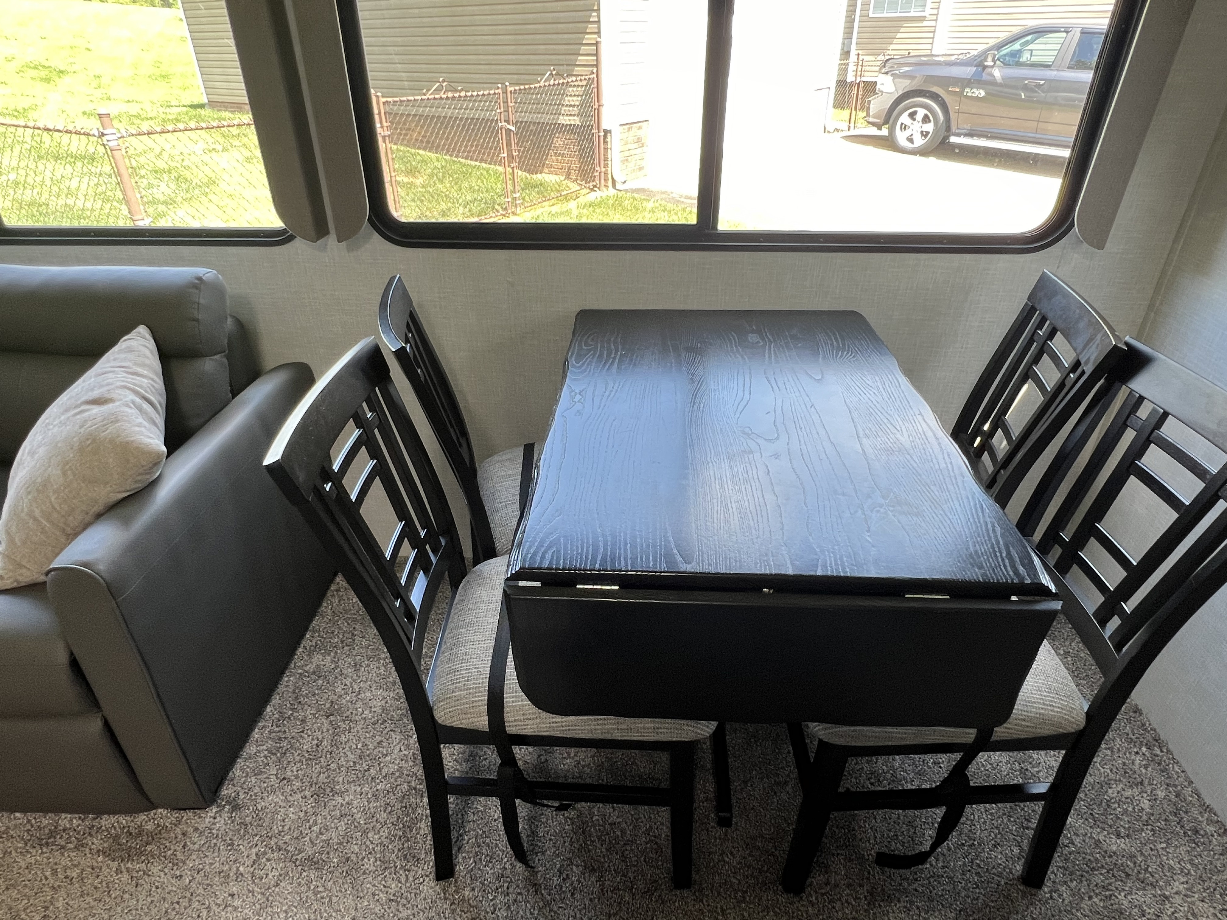 Fifth-wheel RV Rental 