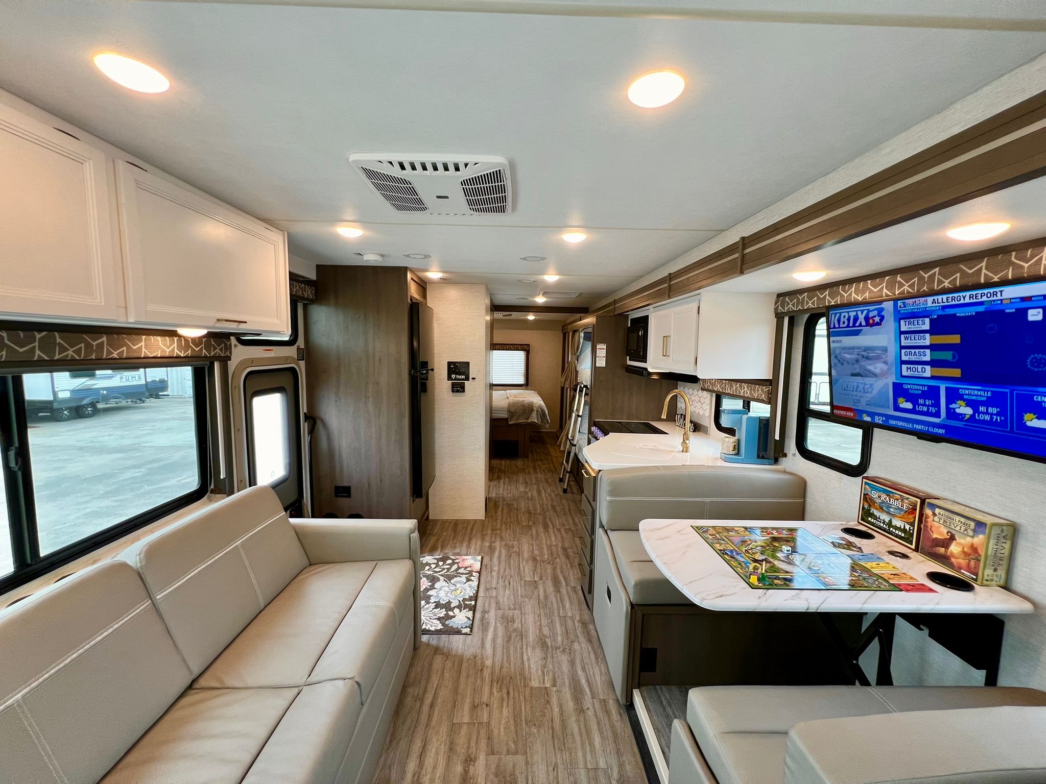 2024 RV Queen's Sleeps 8 - BUNKS! "Annie"