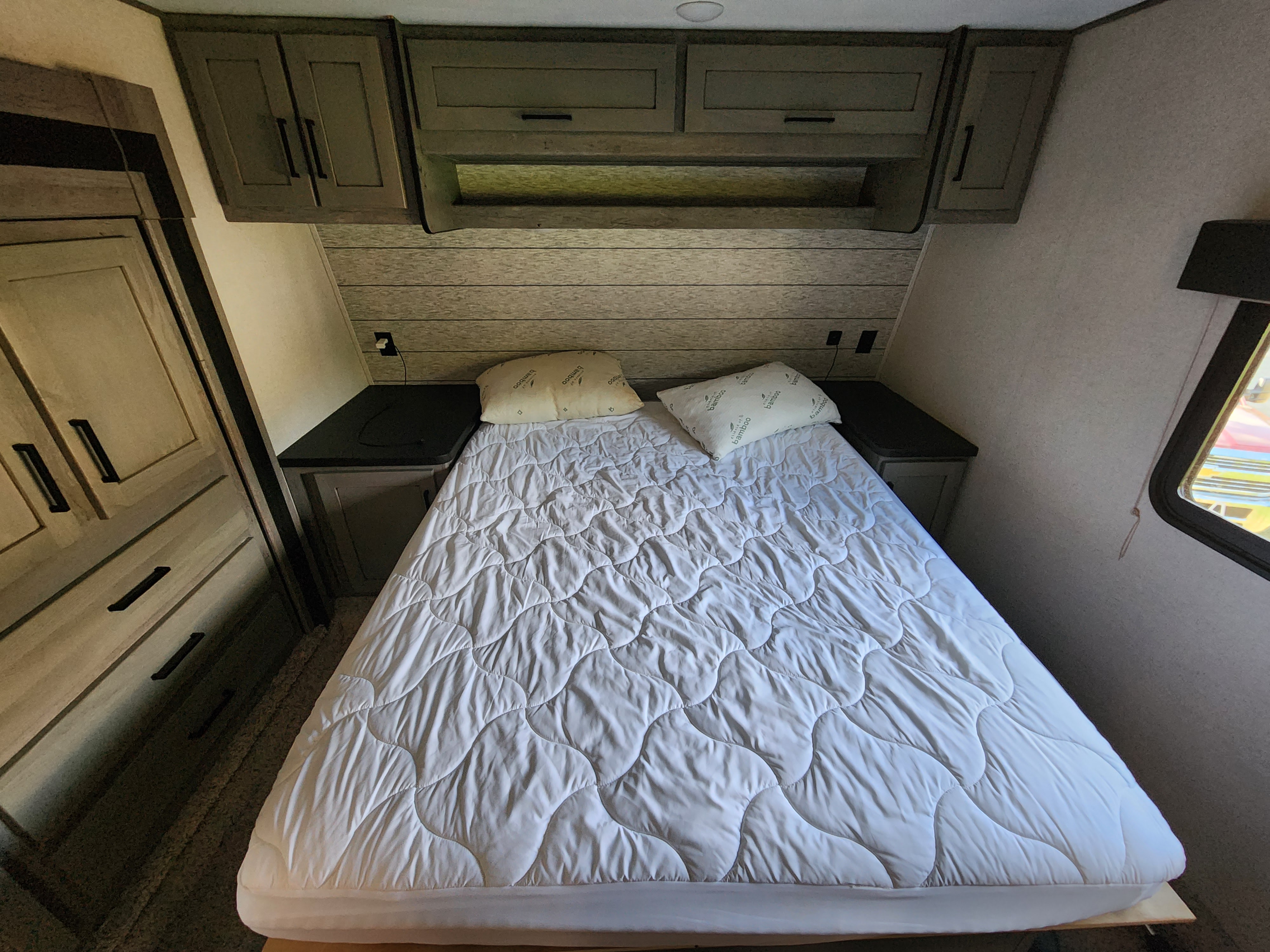 queen master bed. Keystone Carbon 2020