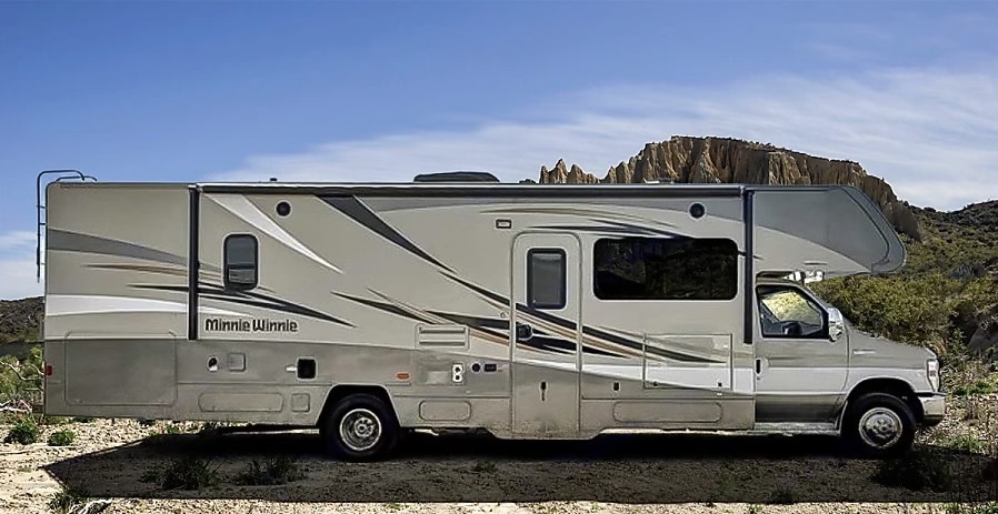 2017 Winnebago Minnie Winnie 31G - Fully Equipped and Ready for Adventure