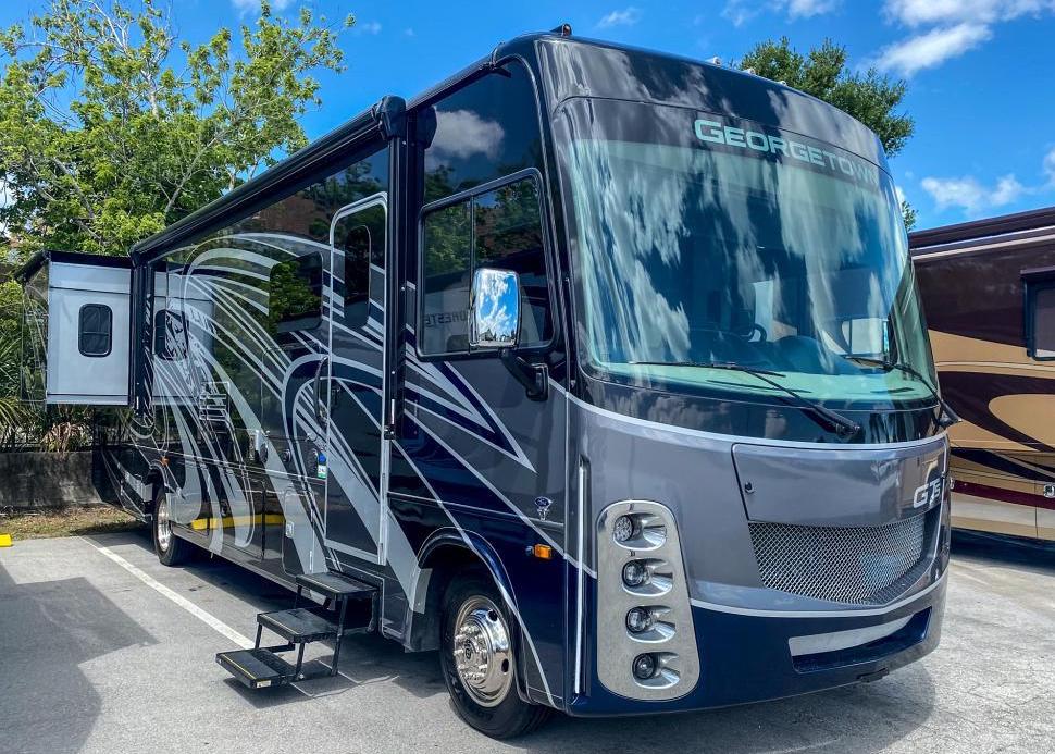 A3 - 2022 - Six -SLEEPER STARLINK WiFi Equipped Georgetown GT5 Luxury Class