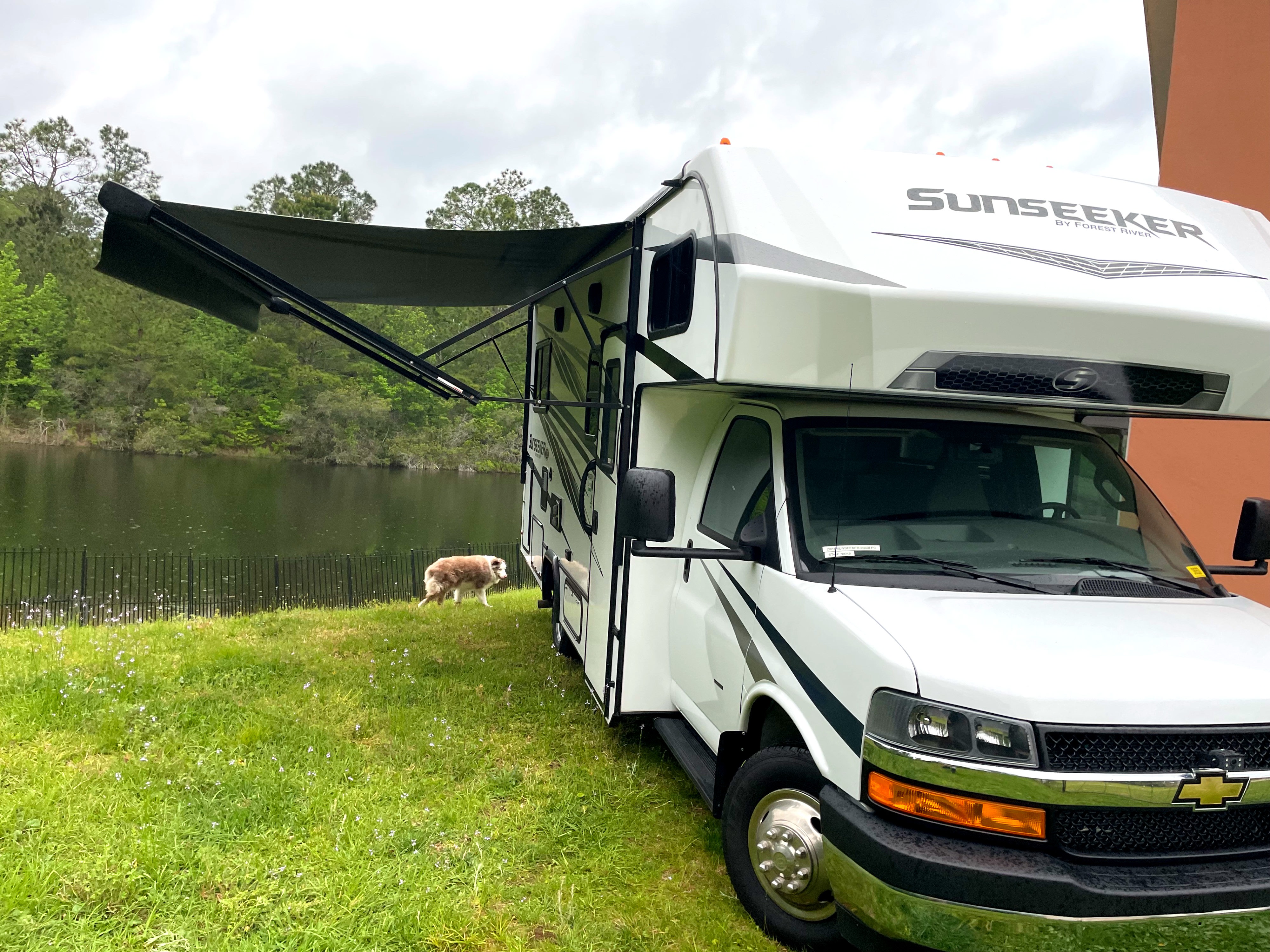 SUNSEEKER LE 2150LE CHEVY CLASS C MOTOR HOME