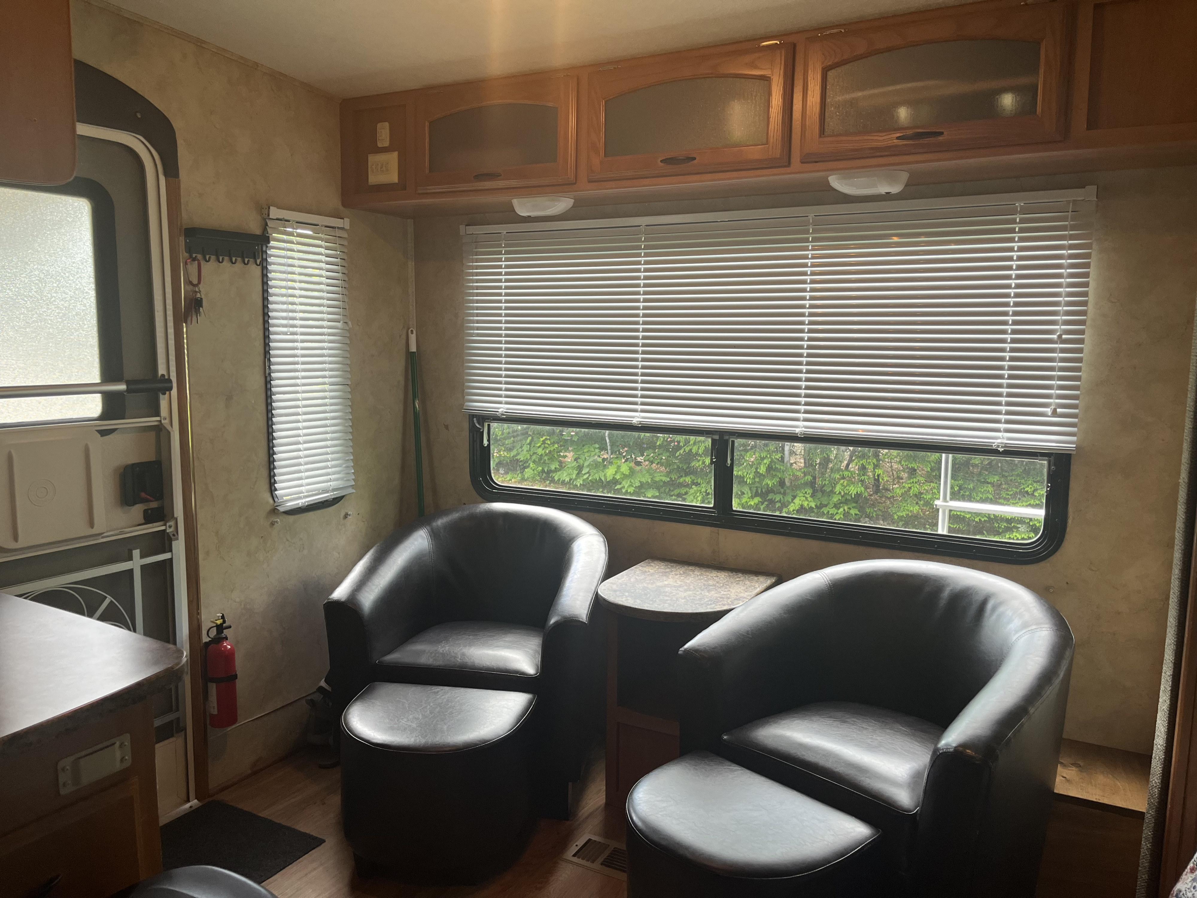 Fifth-wheel RV Rental 