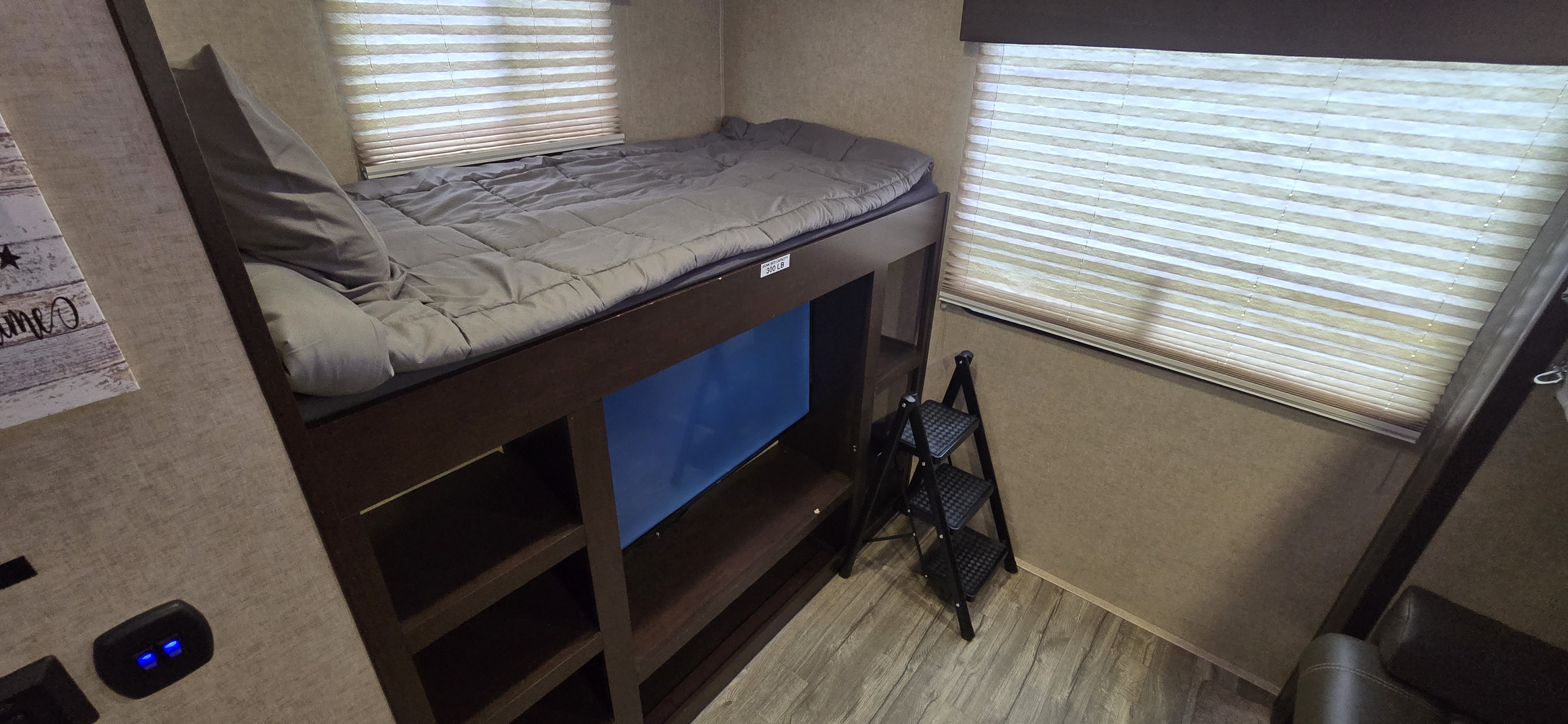 RV rental: space-saving bunk bed with a 300 LB limit, ladder, and built-in shelving for efficient living.. Forest River Cherokee Arctic Wolf 2018