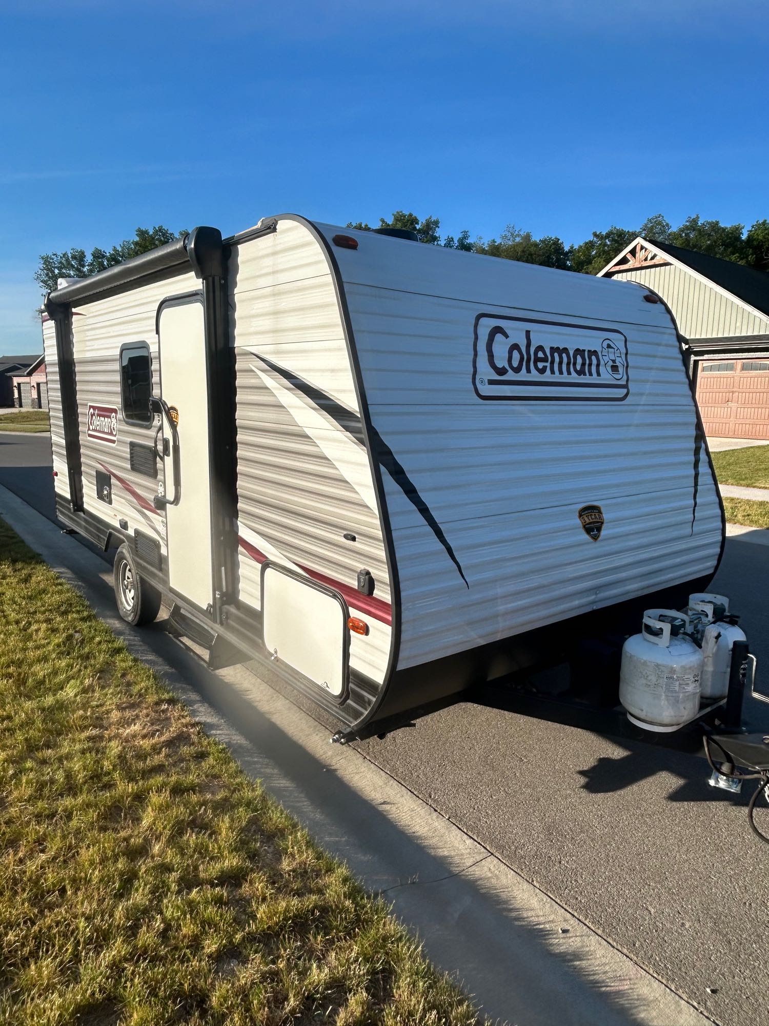 Newer 2020 Cozy 20 Foot Camper that sleeps 4-6