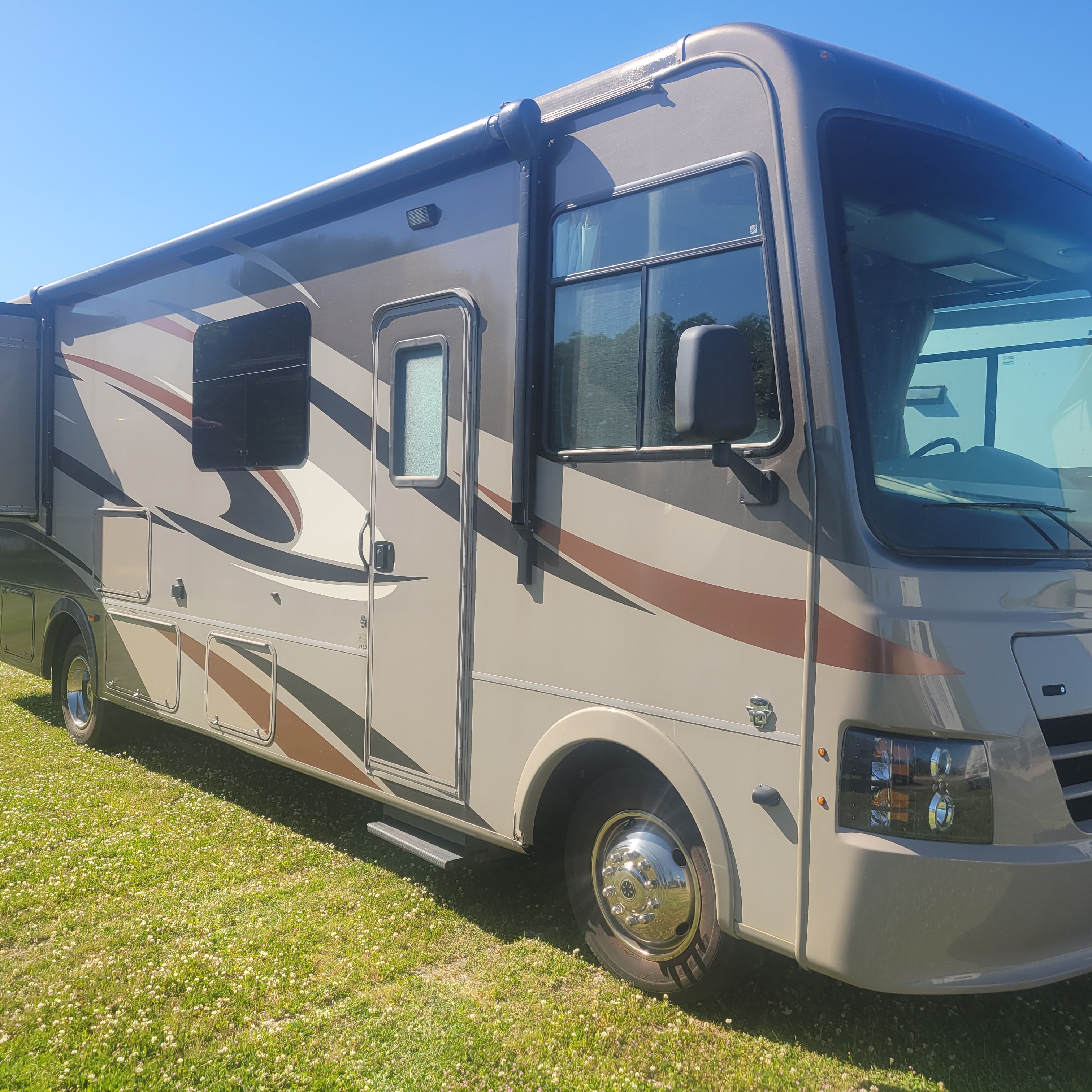 2017 Coachmen Pursuit - Your Home on Wheels