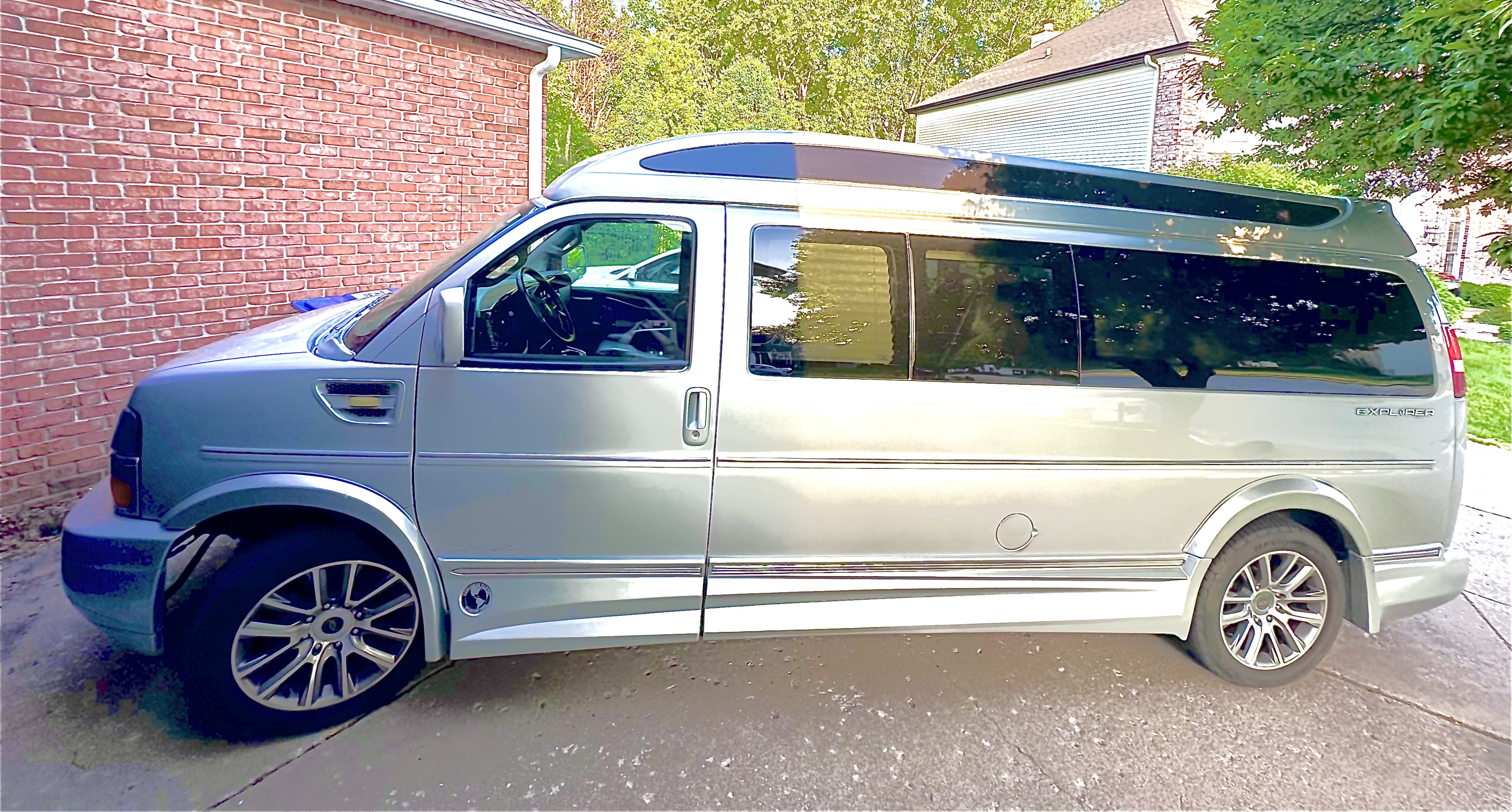 9 Passenger Luxury Conversion Van