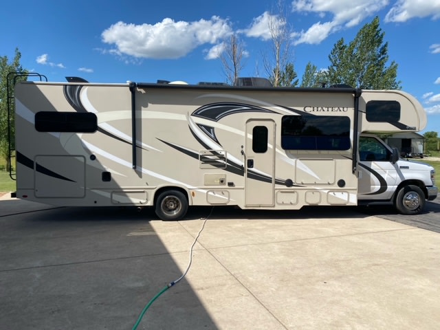 2017 Thor Chateau 32ft- Sleeps up to 10